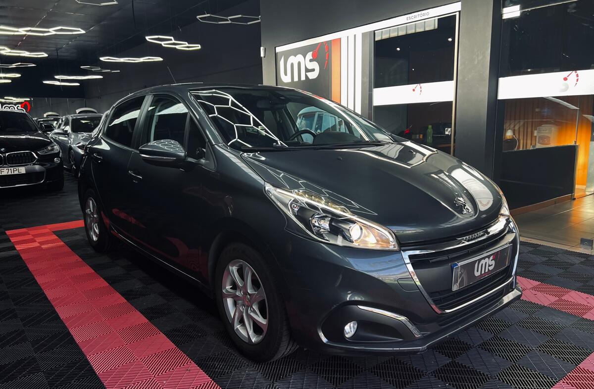 PEUGEOT 208 1.2 VTi SE Style