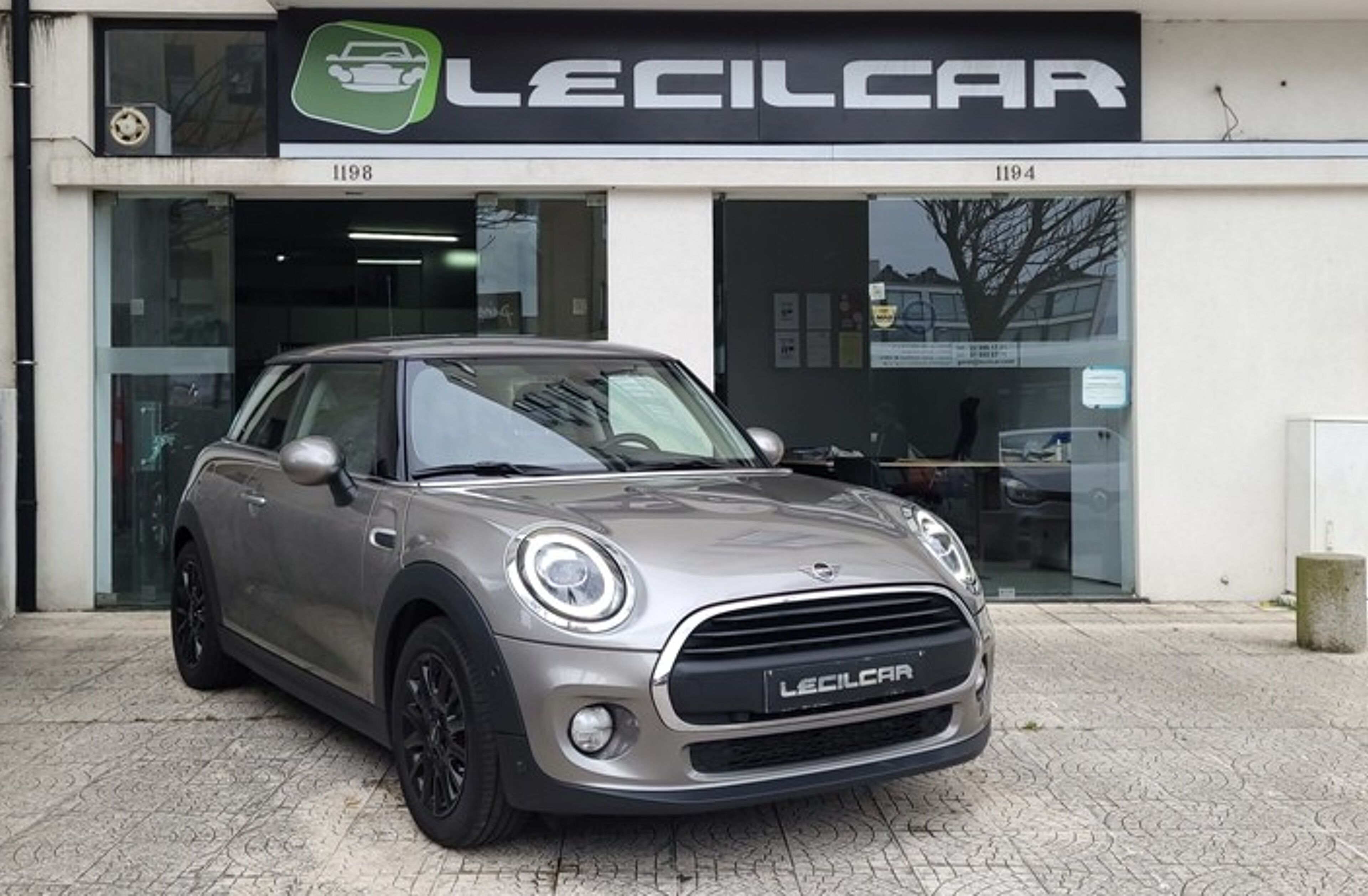 MINI Mini D Blackyard