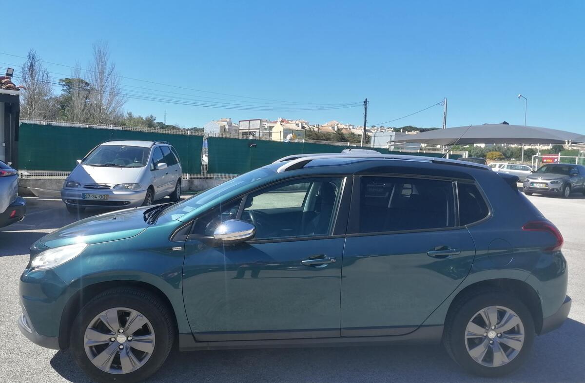 PEUGEOT 2008 1.2 PureTech Style