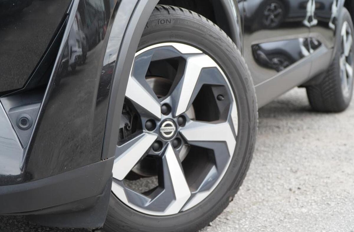 NISSAN Qashqai 1.3 DIG-T Tekna