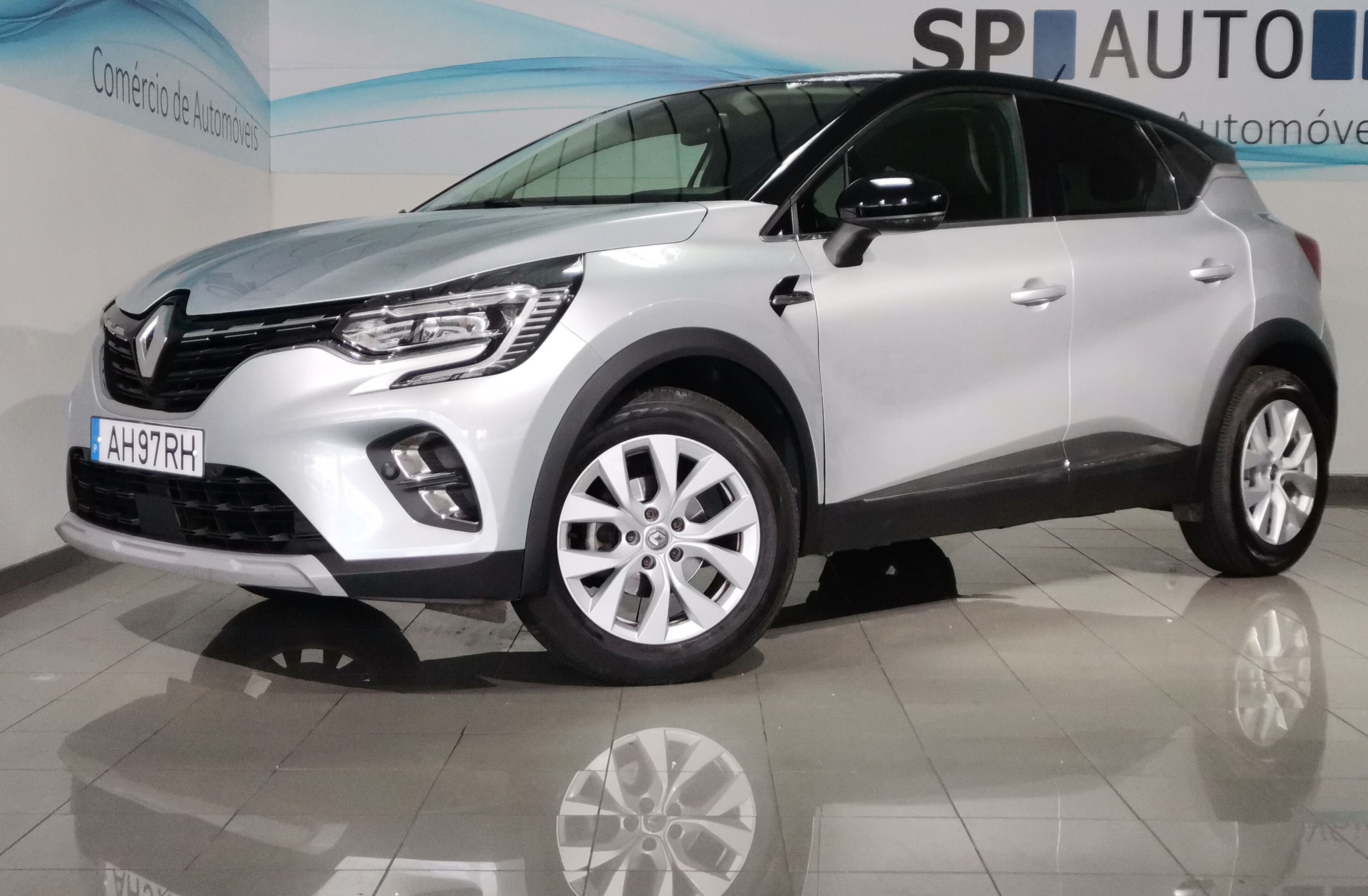 RENAULT Captur 1.0 TCe Exclusive