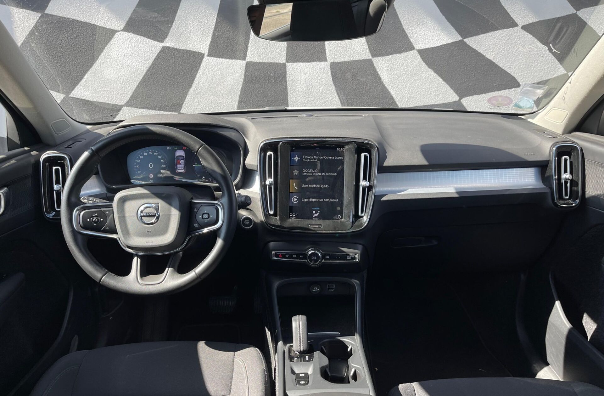 VOLVO XC40 1.5 T5 PHEV Momentum Plus