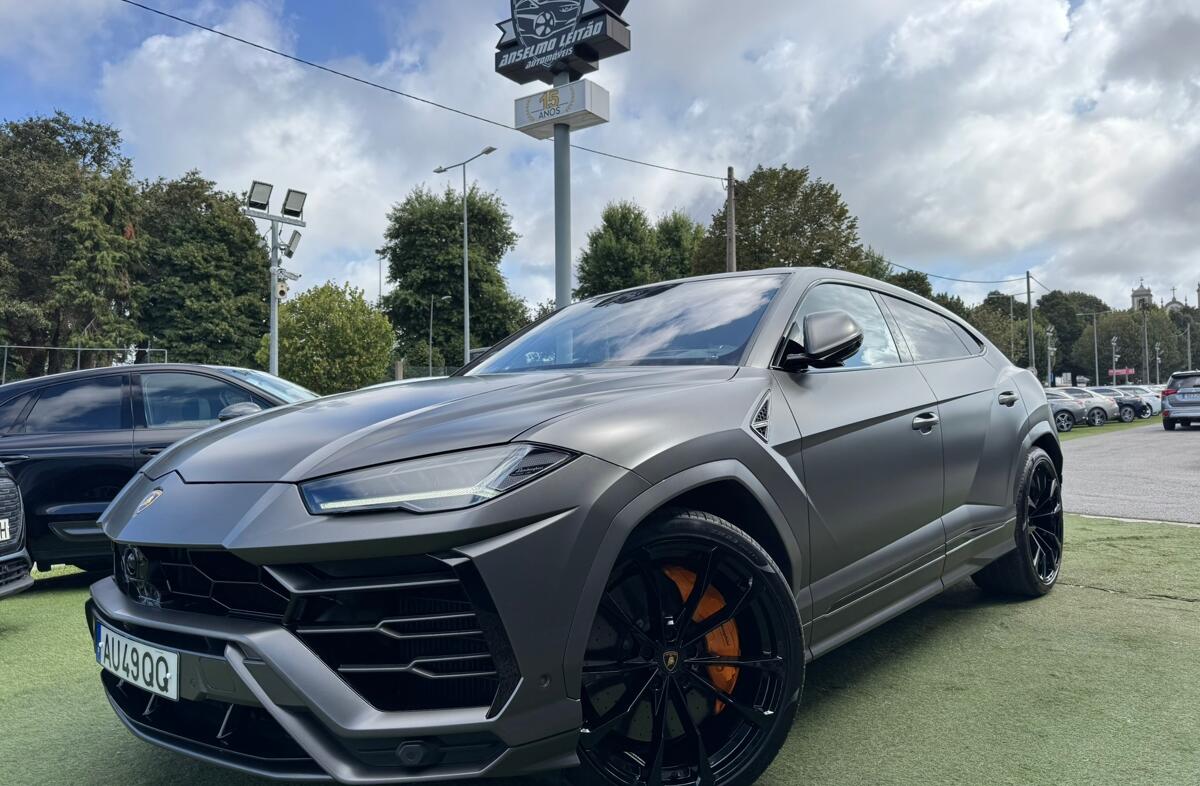 LAMBORGHINI Urus 4.0 V8