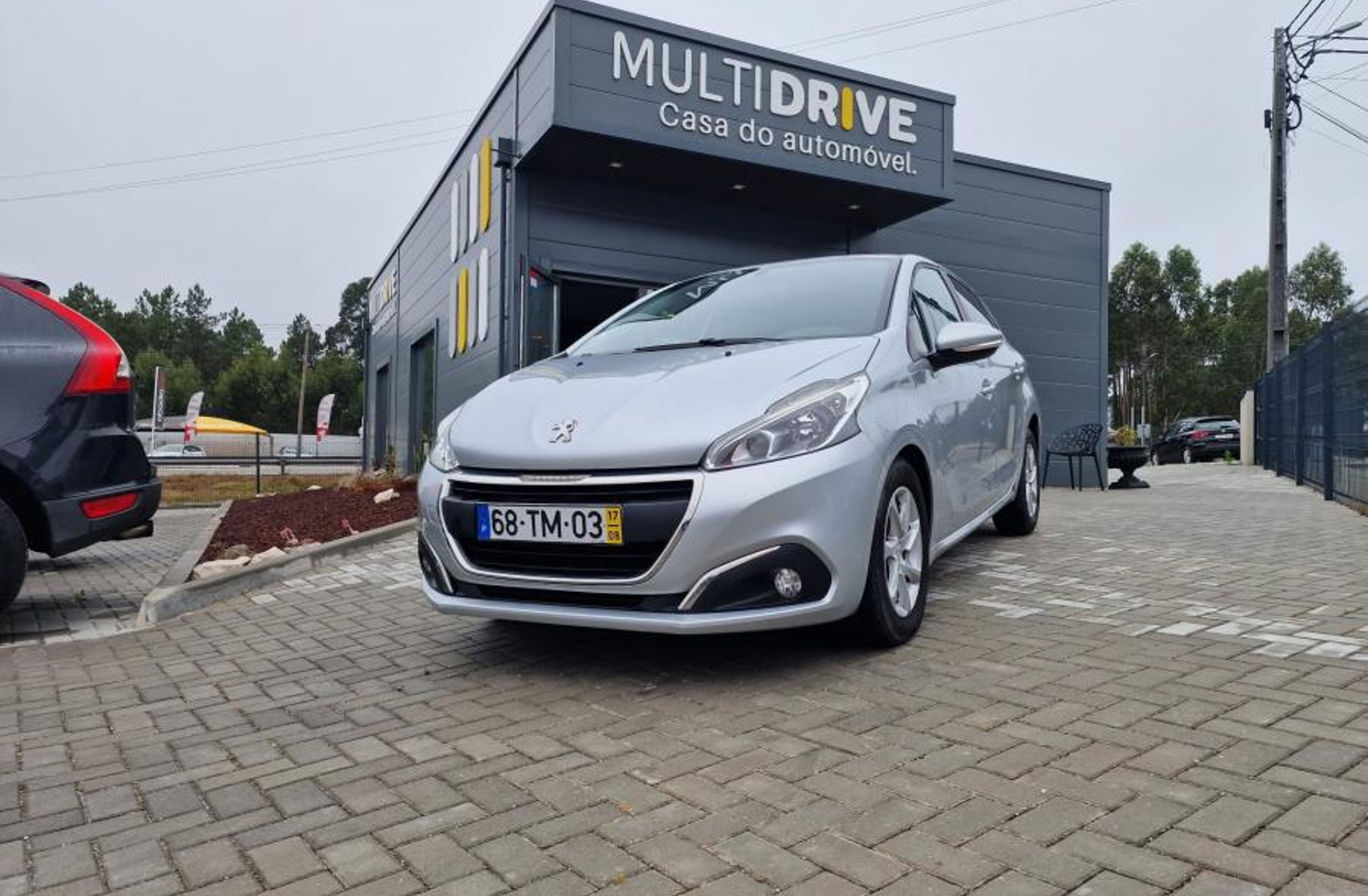 PEUGEOT 208 1.6 BlueHDi Allure