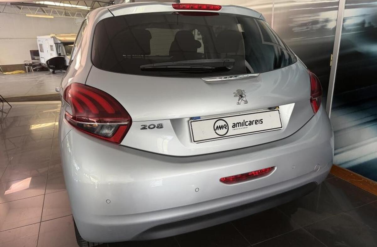PEUGEOT 208 1.6 BlueHDi Style