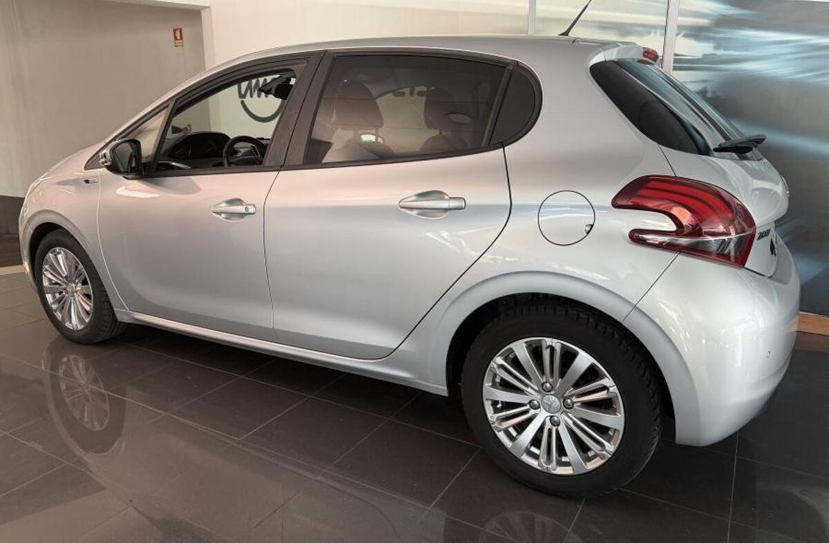 PEUGEOT 208 1.6 BlueHDi Style