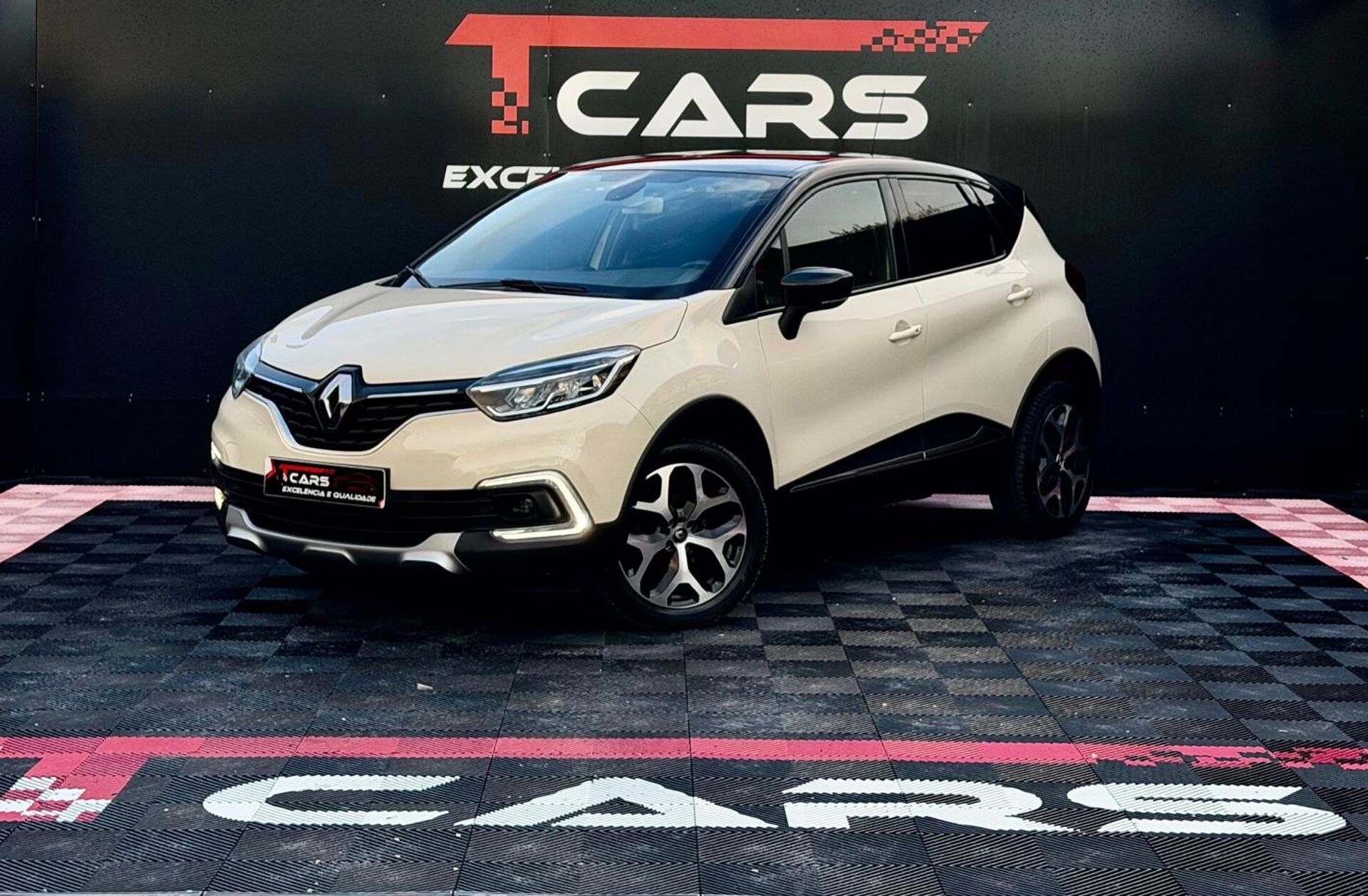 RENAULT Captur 0.9 TCe Exclusive