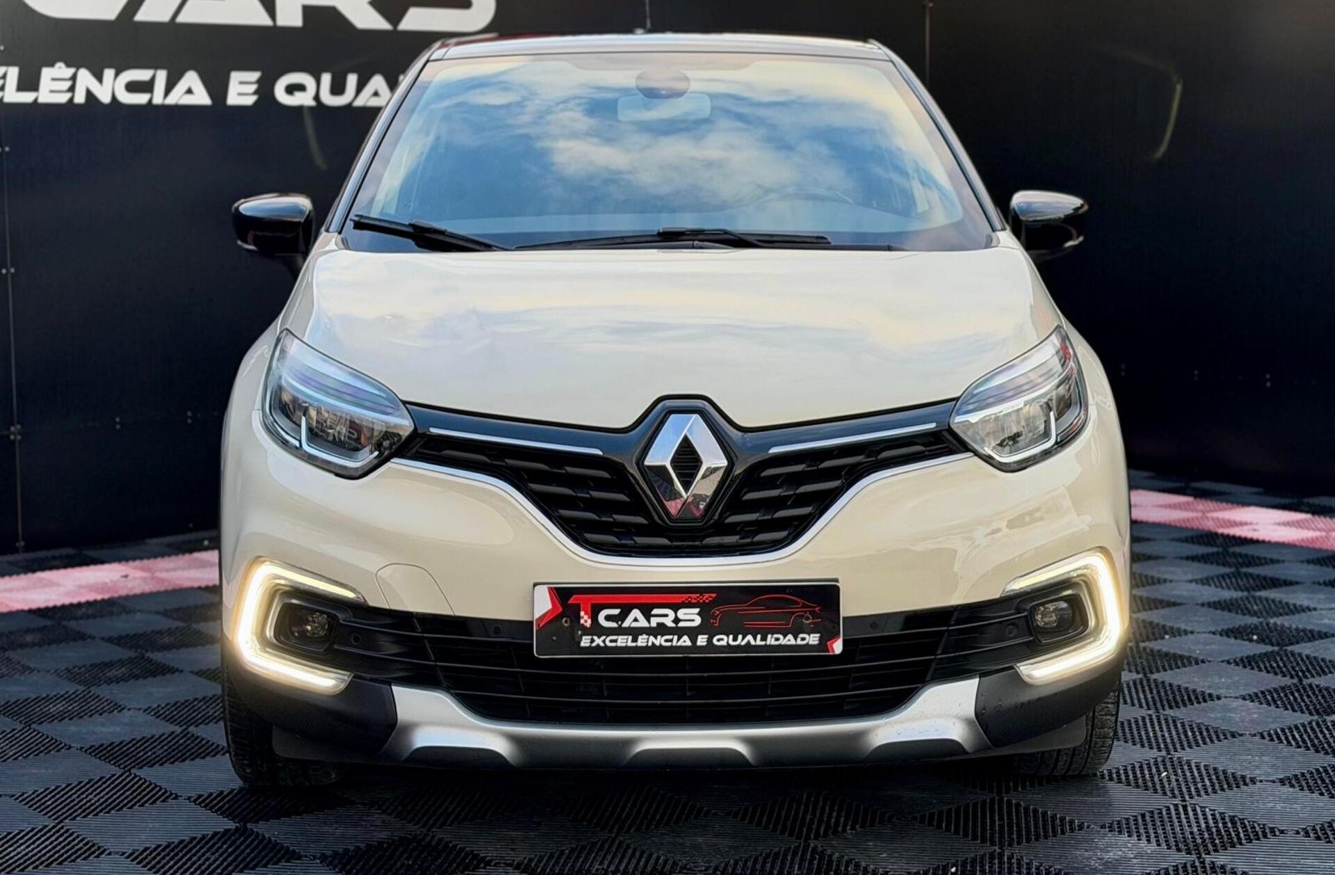 RENAULT Captur 0.9 TCe Exclusive
