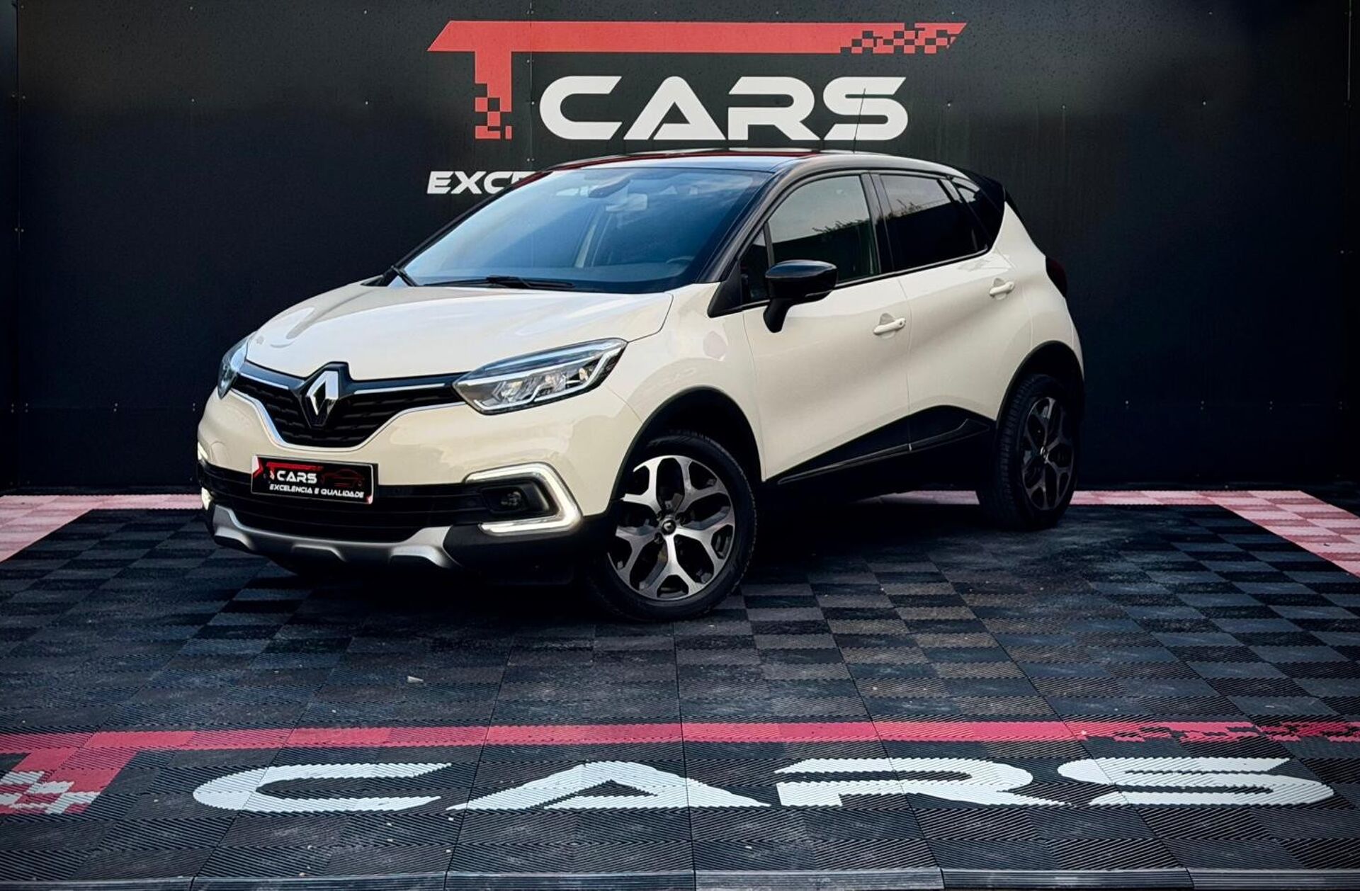 RENAULT Captur 0.9 TCe Exclusive