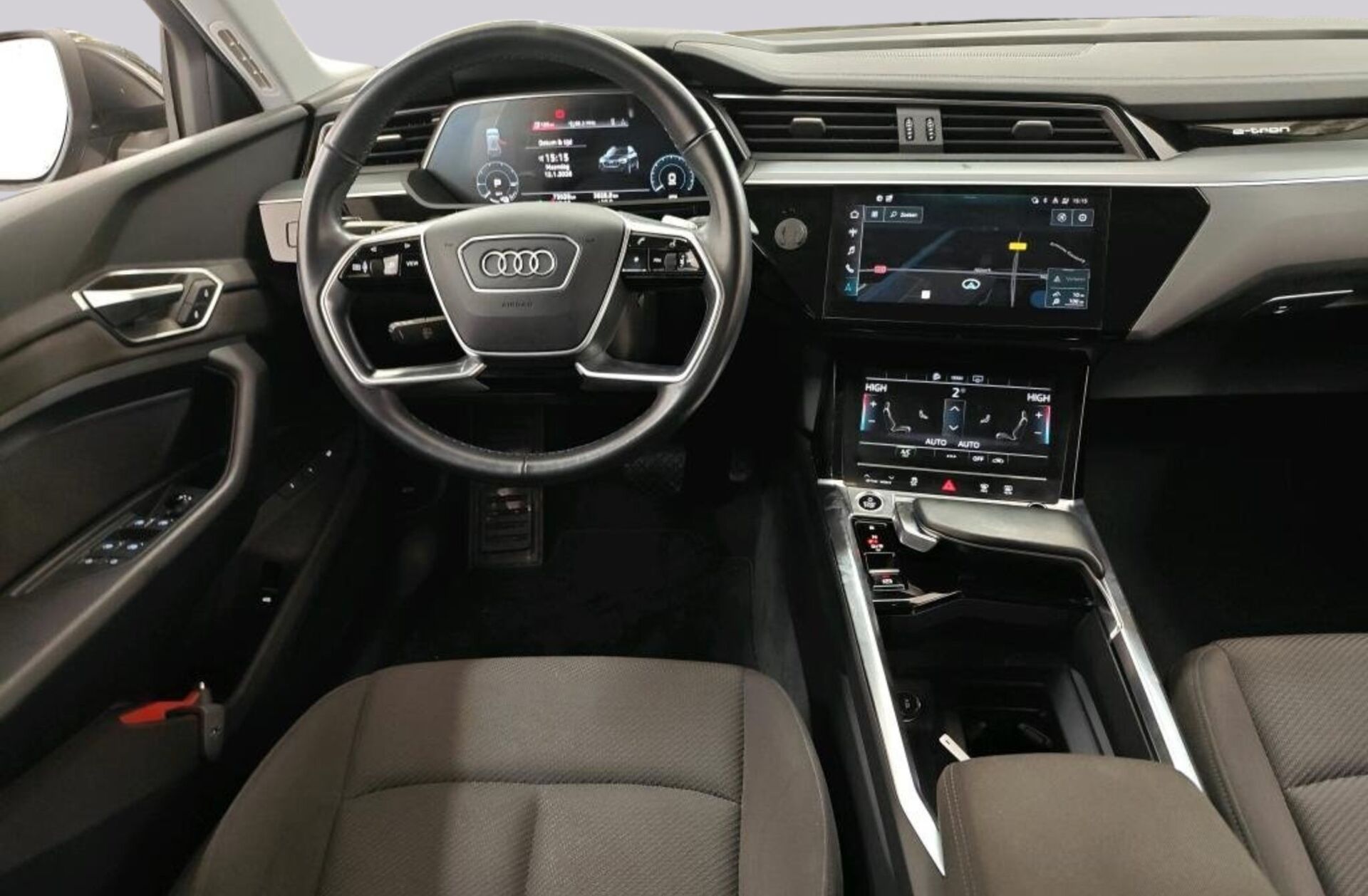 AUDI e-tron 50 quattro