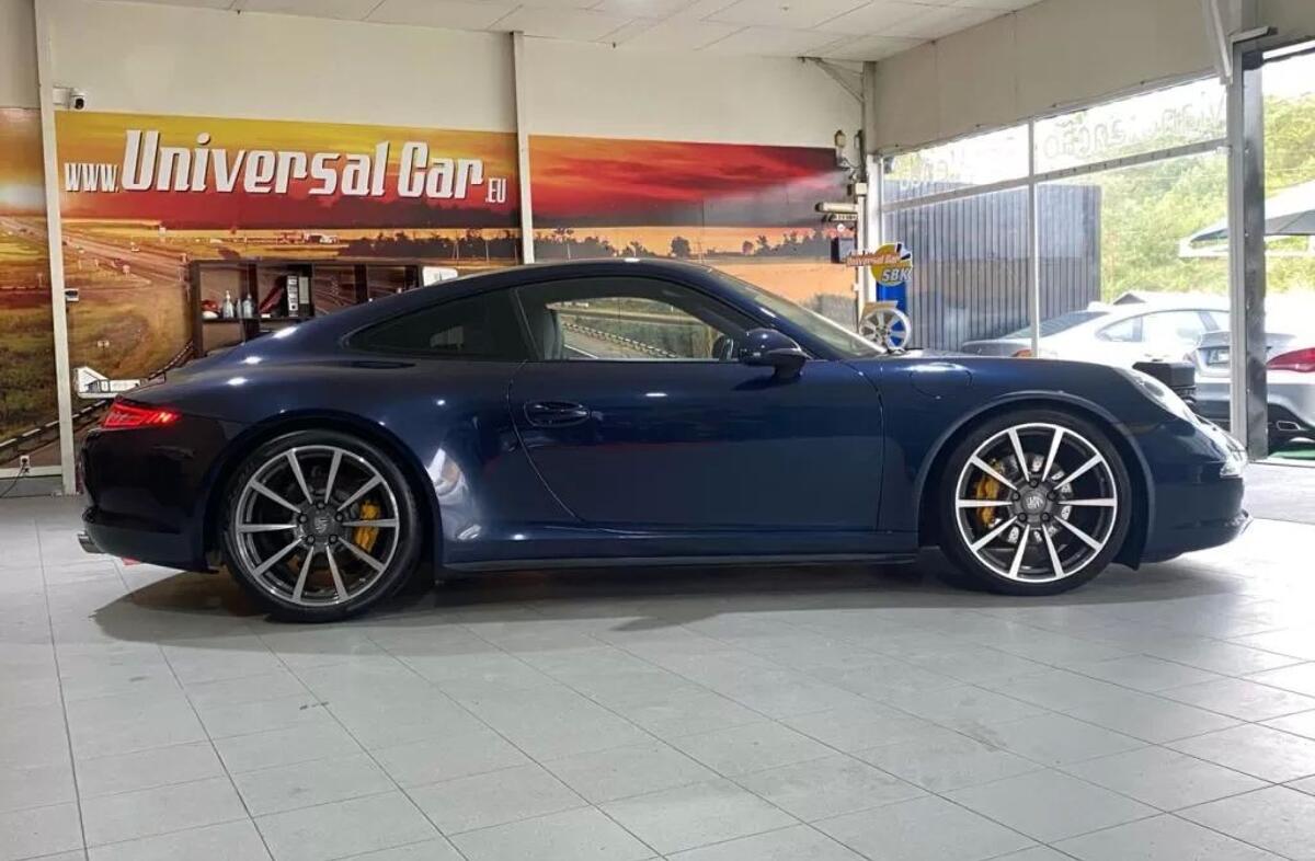 PORSCHE 911 Carrera 4 PDK