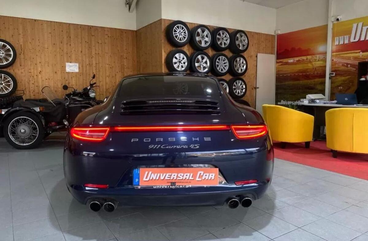 PORSCHE 911 Carrera 4 PDK