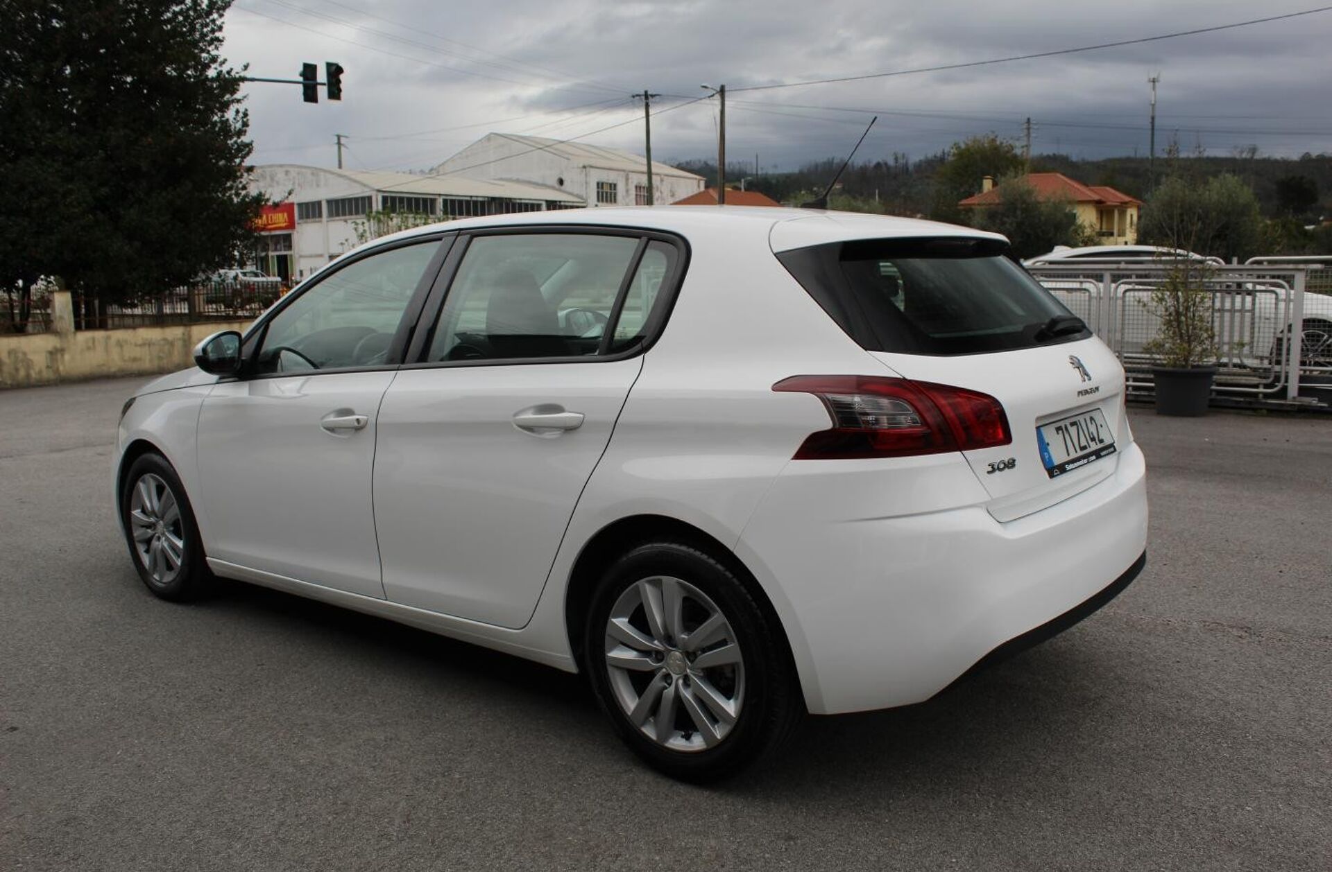 PEUGEOT 308 1.5 BlueHDi Business Line