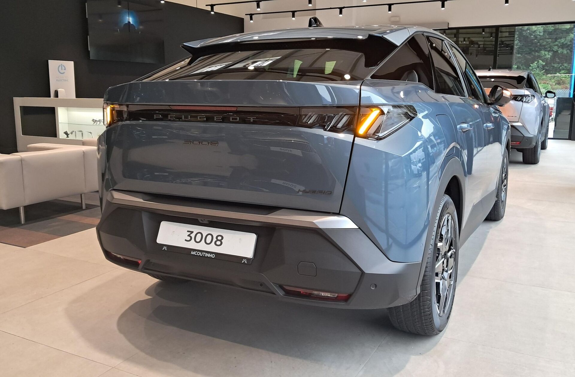 PEUGEOT 3008 1.2 Hybrid Allure e-DCS6