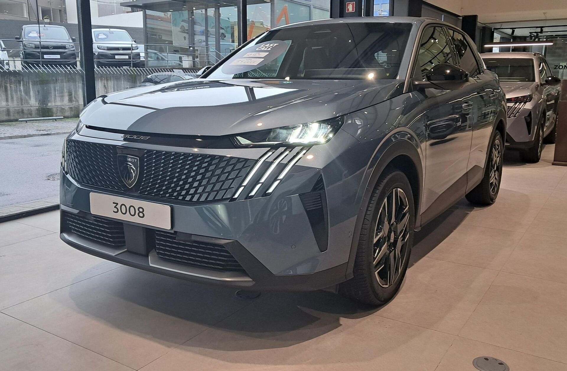 PEUGEOT 3008 1.2 Hybrid Allure e-DCS6