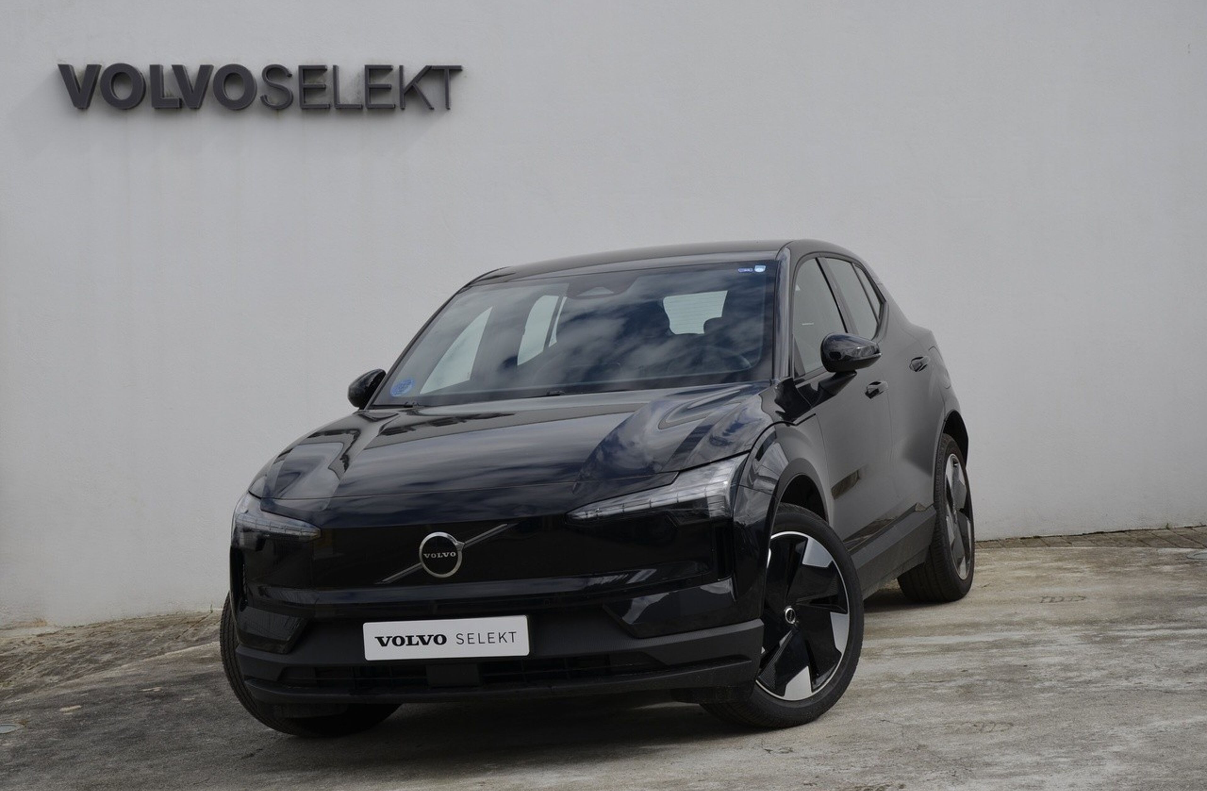 VOLVO EX30 69 kWh Single Motor Extended Range Plus