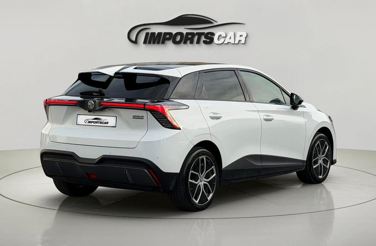 MG MG4 77 kWh Extended Range Luxury