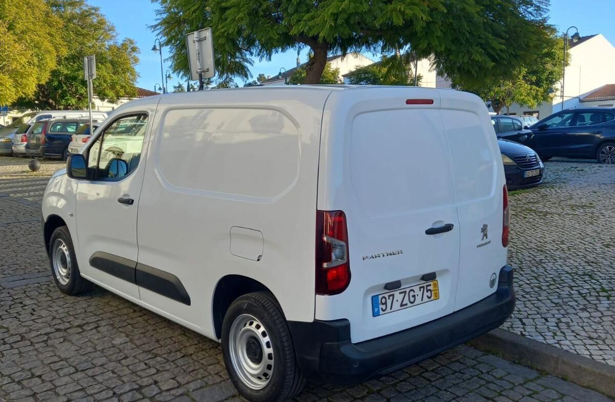 PEUGEOT Partner 1.5 BlueHDi Pro Standard