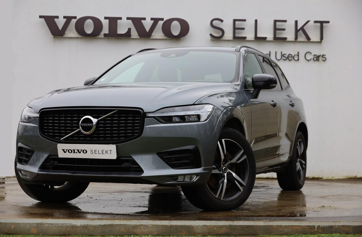 VOLVO XC60 2.0 B4 Momentum Plus