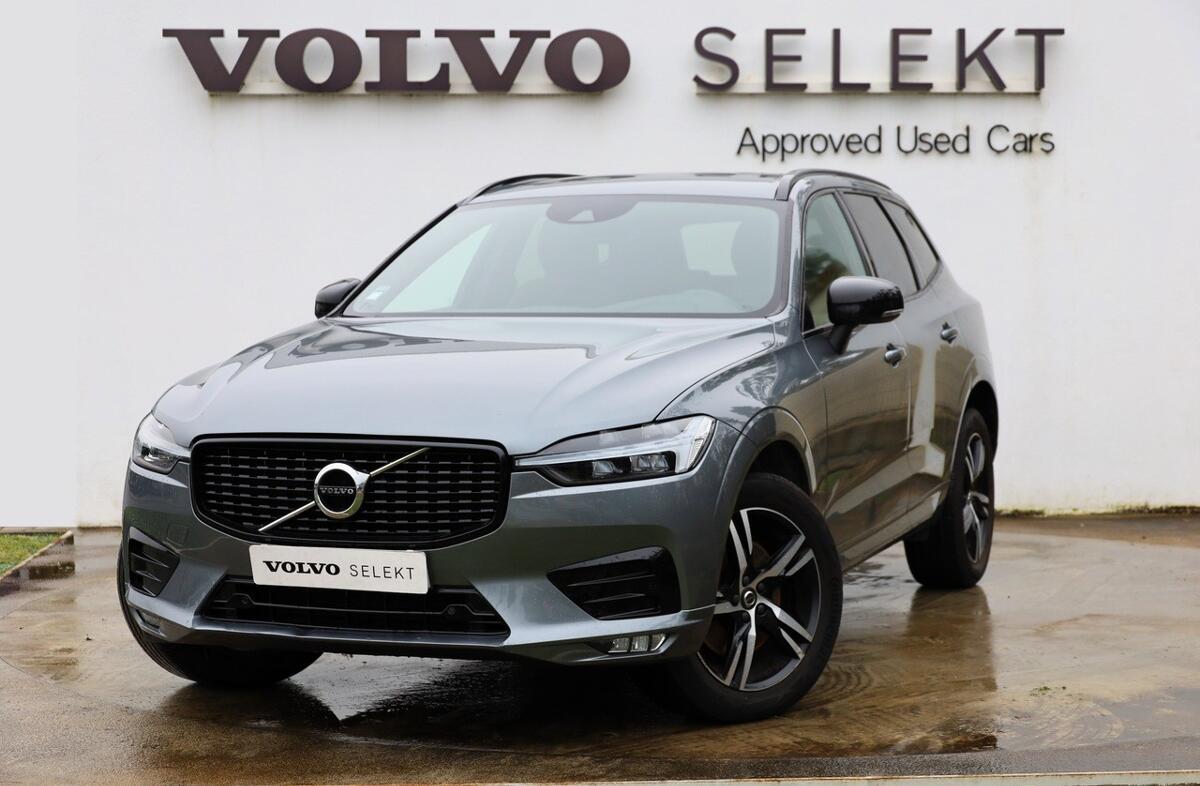 VOLVO XC60 2.0 B4 Momentum Plus