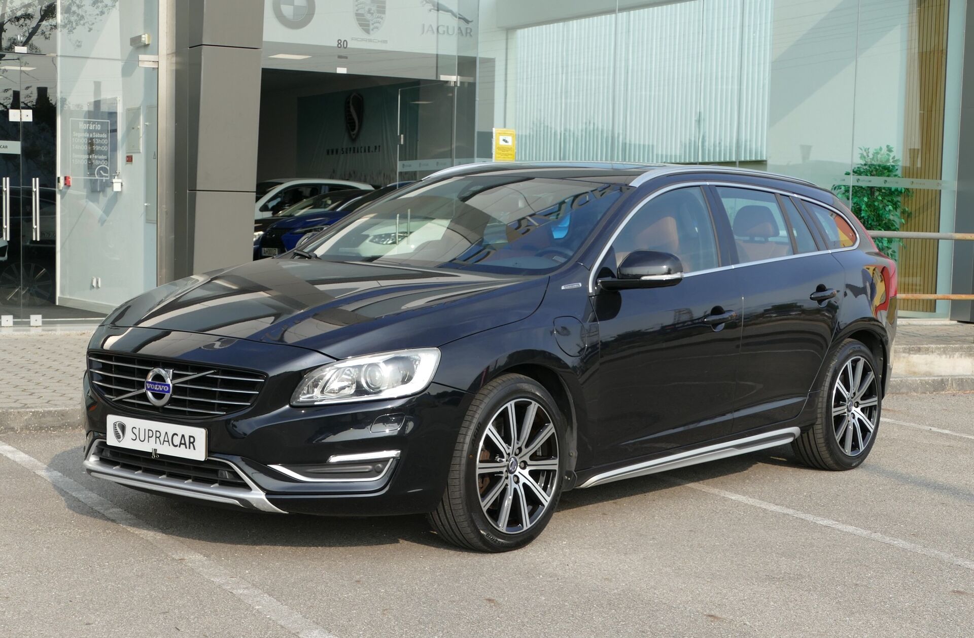 VOLVO V60 2.4 D6 Summum AWD Phev