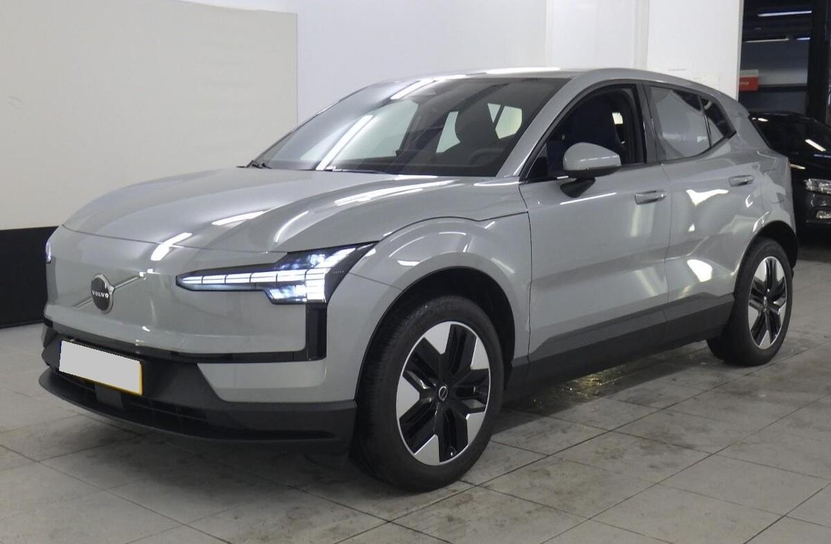 VOLVO EX30 69 kWh Single Motor Extended Range Core