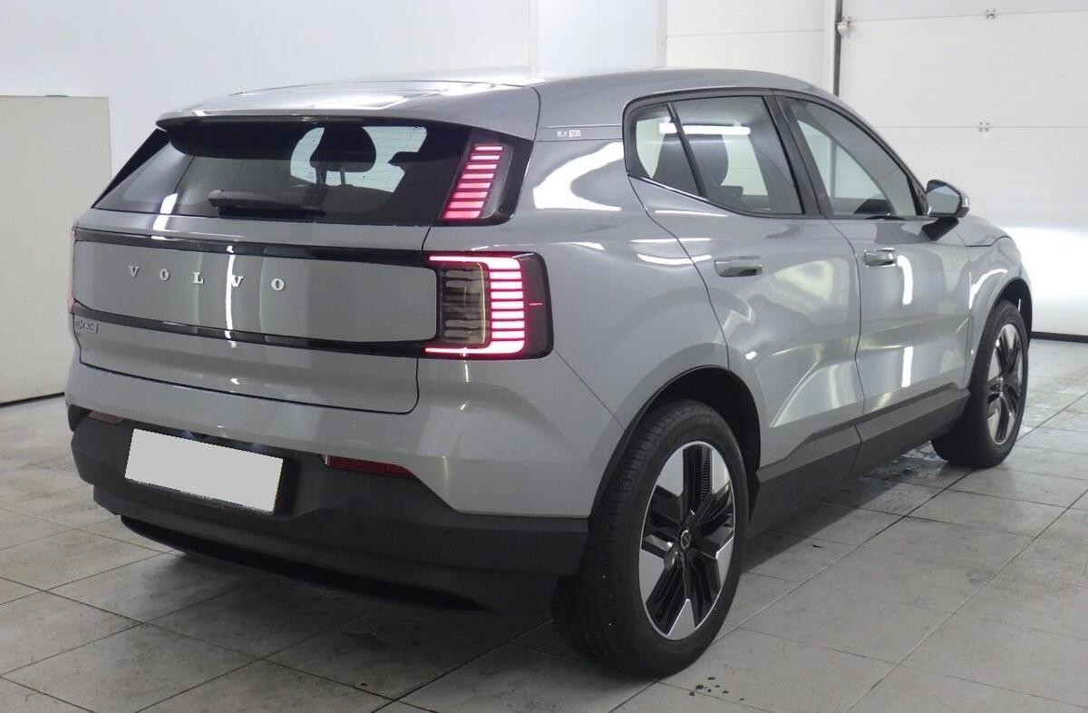 VOLVO EX30 69 kWh Single Motor Extended Range Core