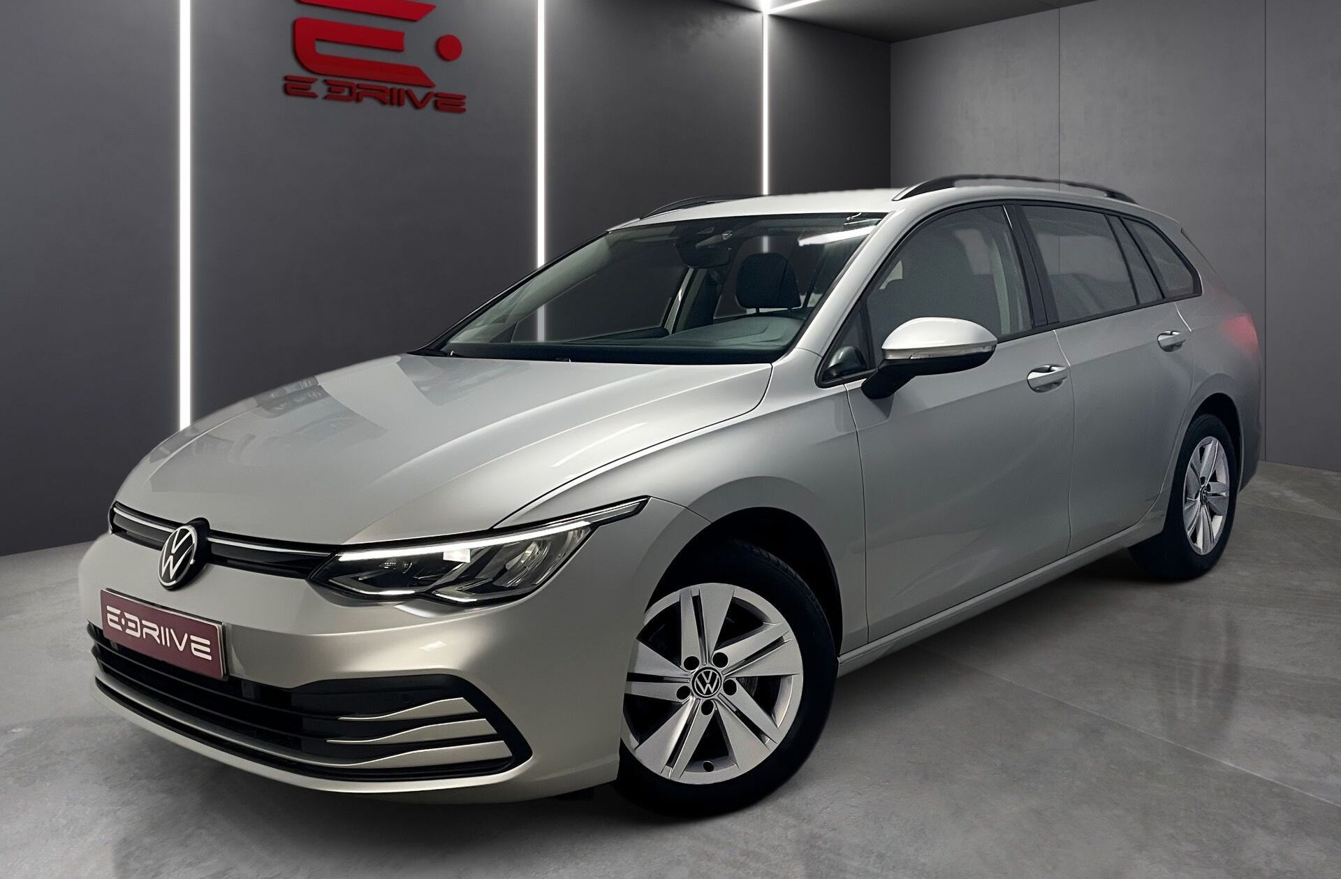 VOLKSWAGEN Golf 1.0 eTSI Life DSG