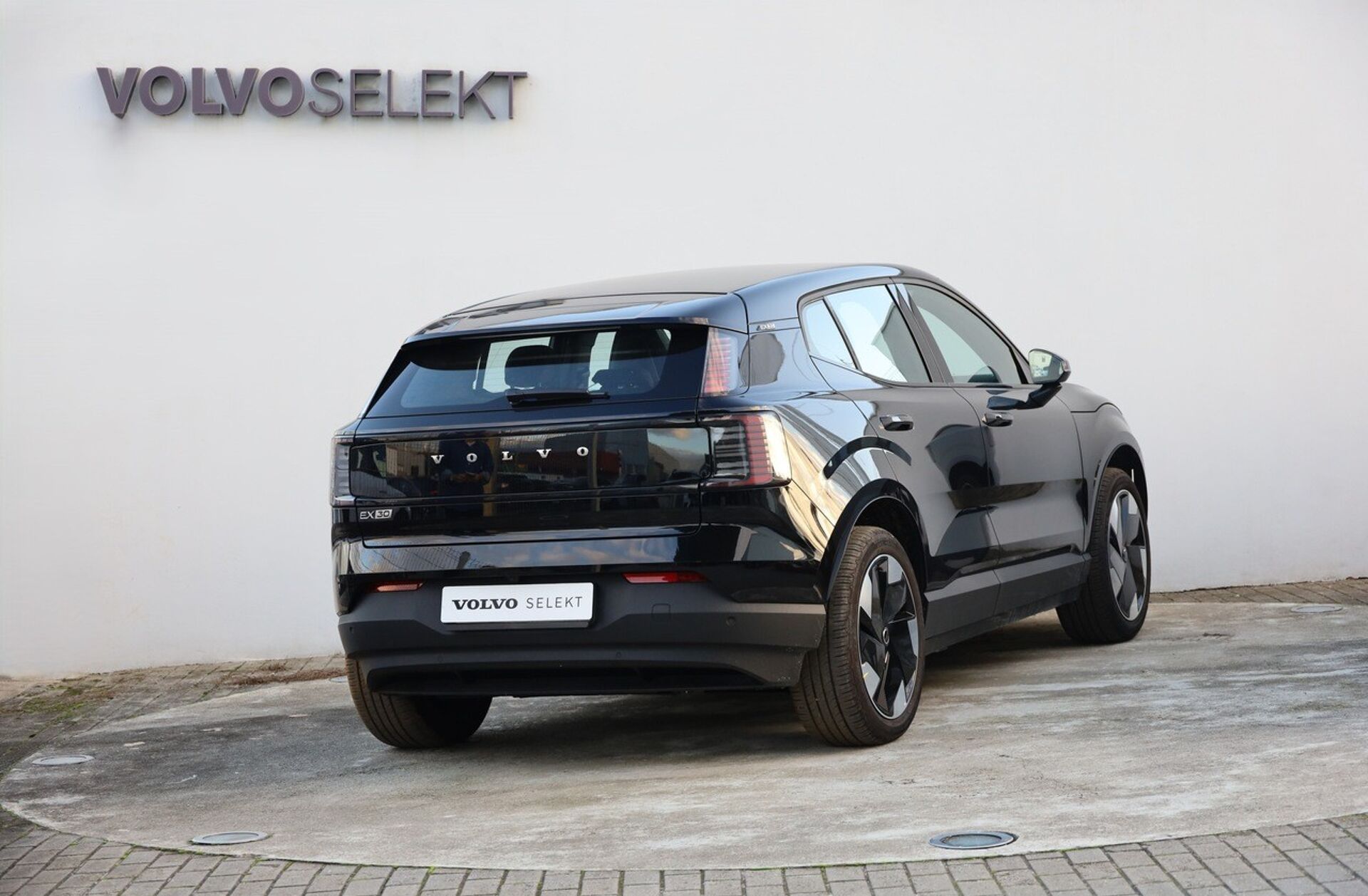 VOLVO EX30 69 kWh Single Motor Extended Range Plus