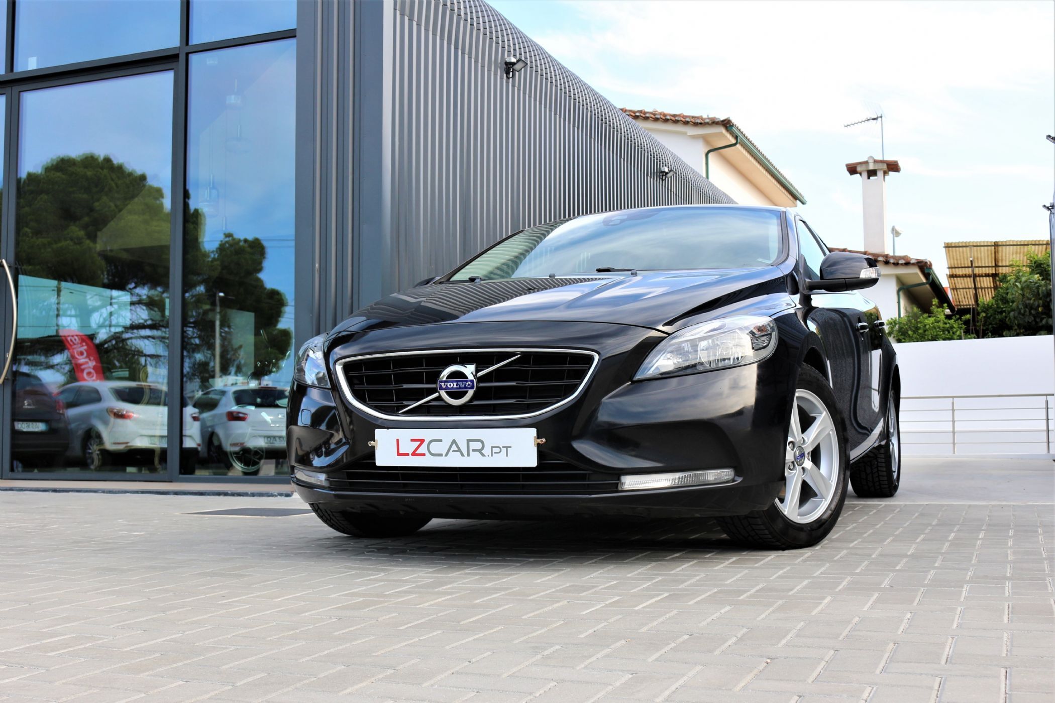 Volvo V40 1.6 D2 Kinetic por 14 750 € LZCARSOLUTIONS | Santarém