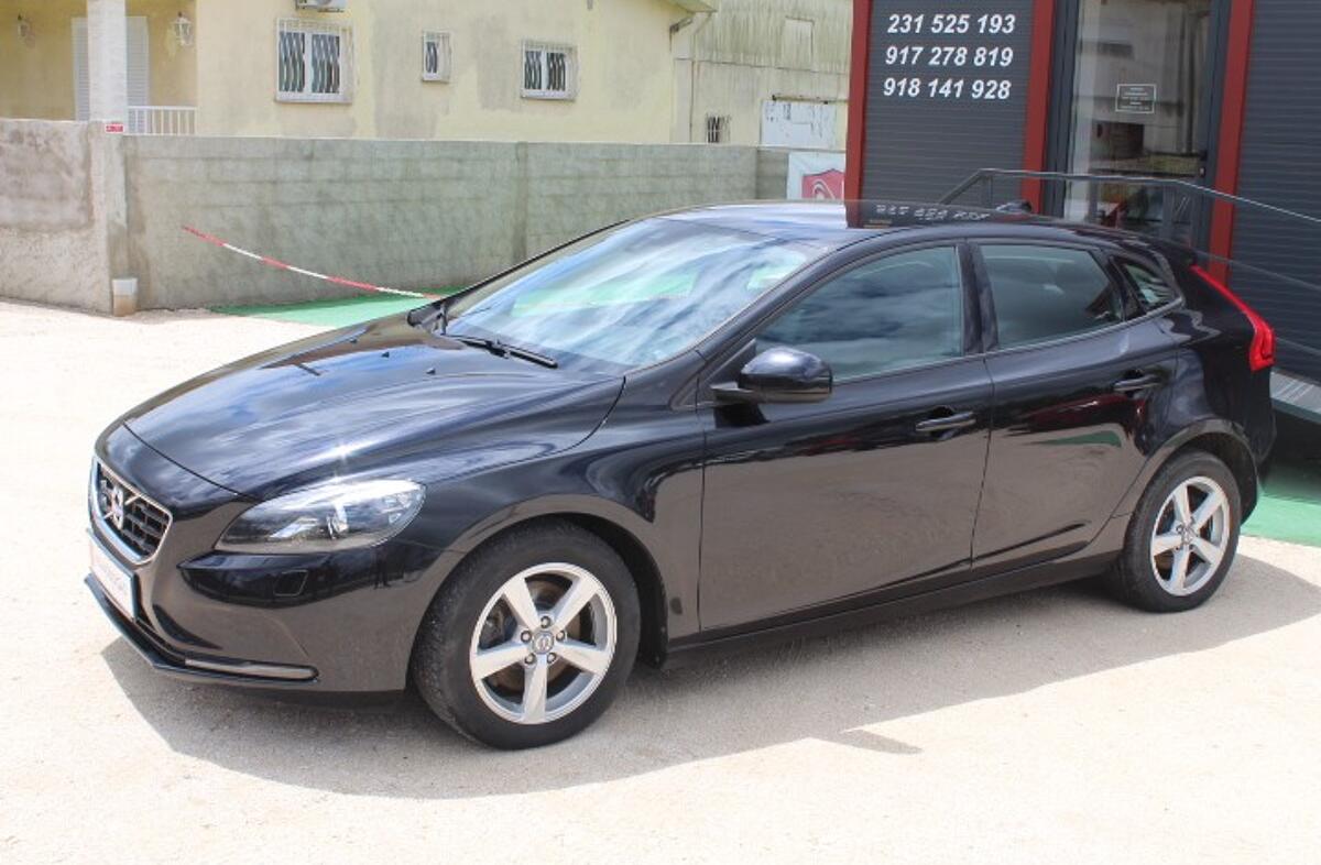 VOLVO V40 1.6 D2 Momentum Powershift