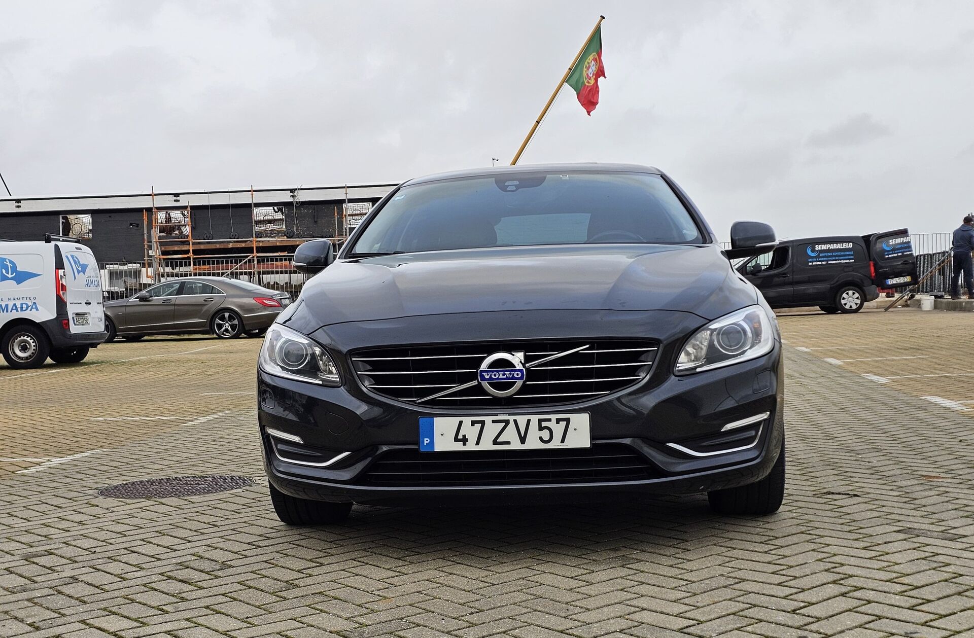 VOLVO V60 2.4 D6 Summum AWD Phev