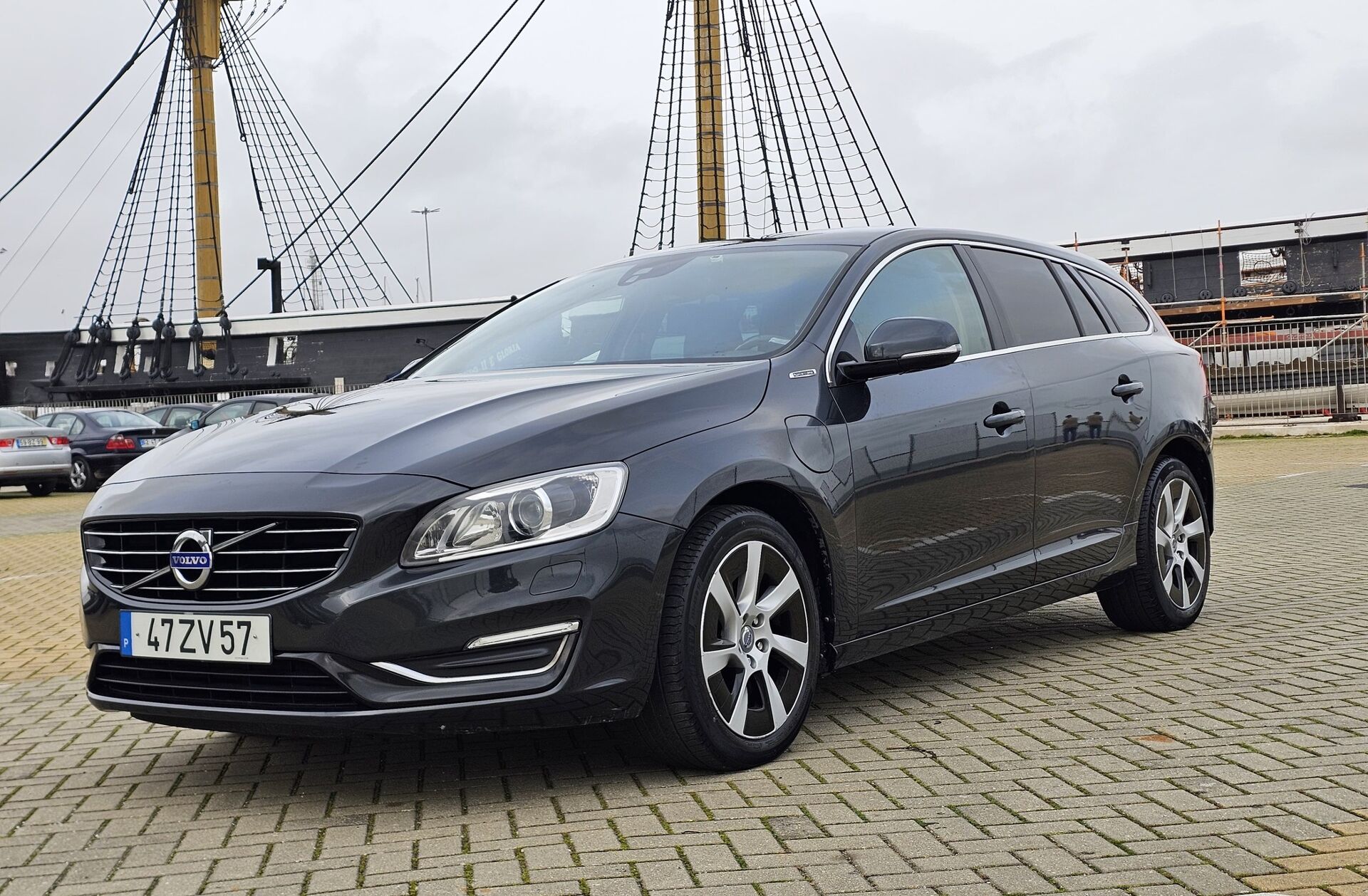 VOLVO V60 2.4 D6 Summum AWD Phev