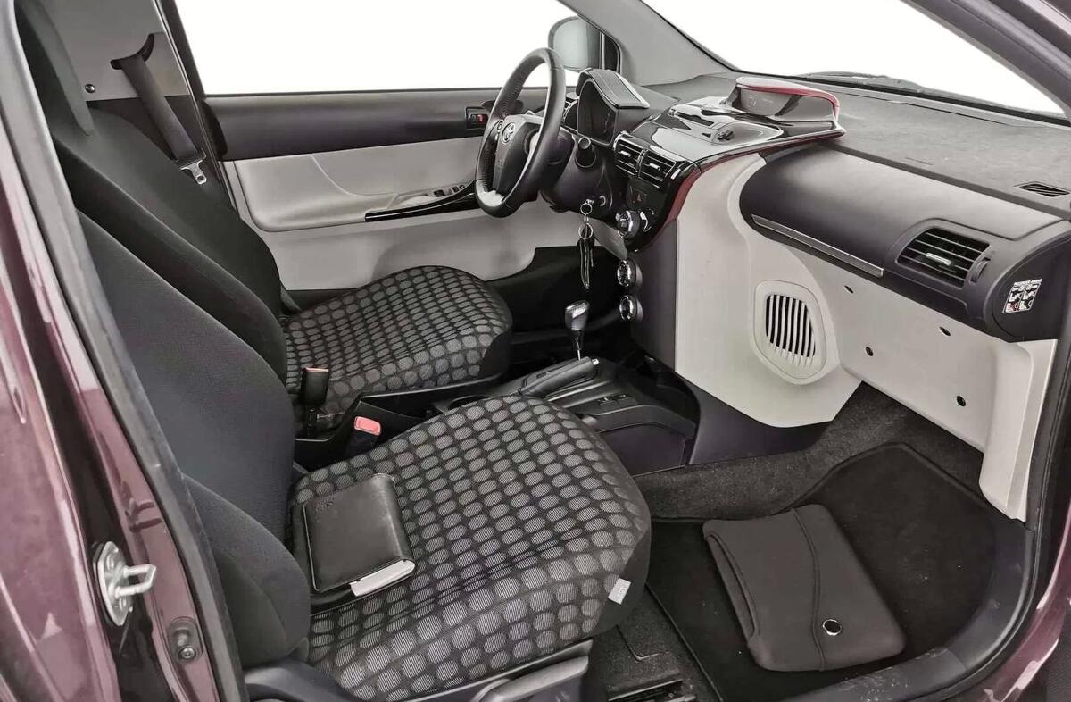 TOYOTA IQ 1.0 VVT-i 2 MultiDrive NAVI