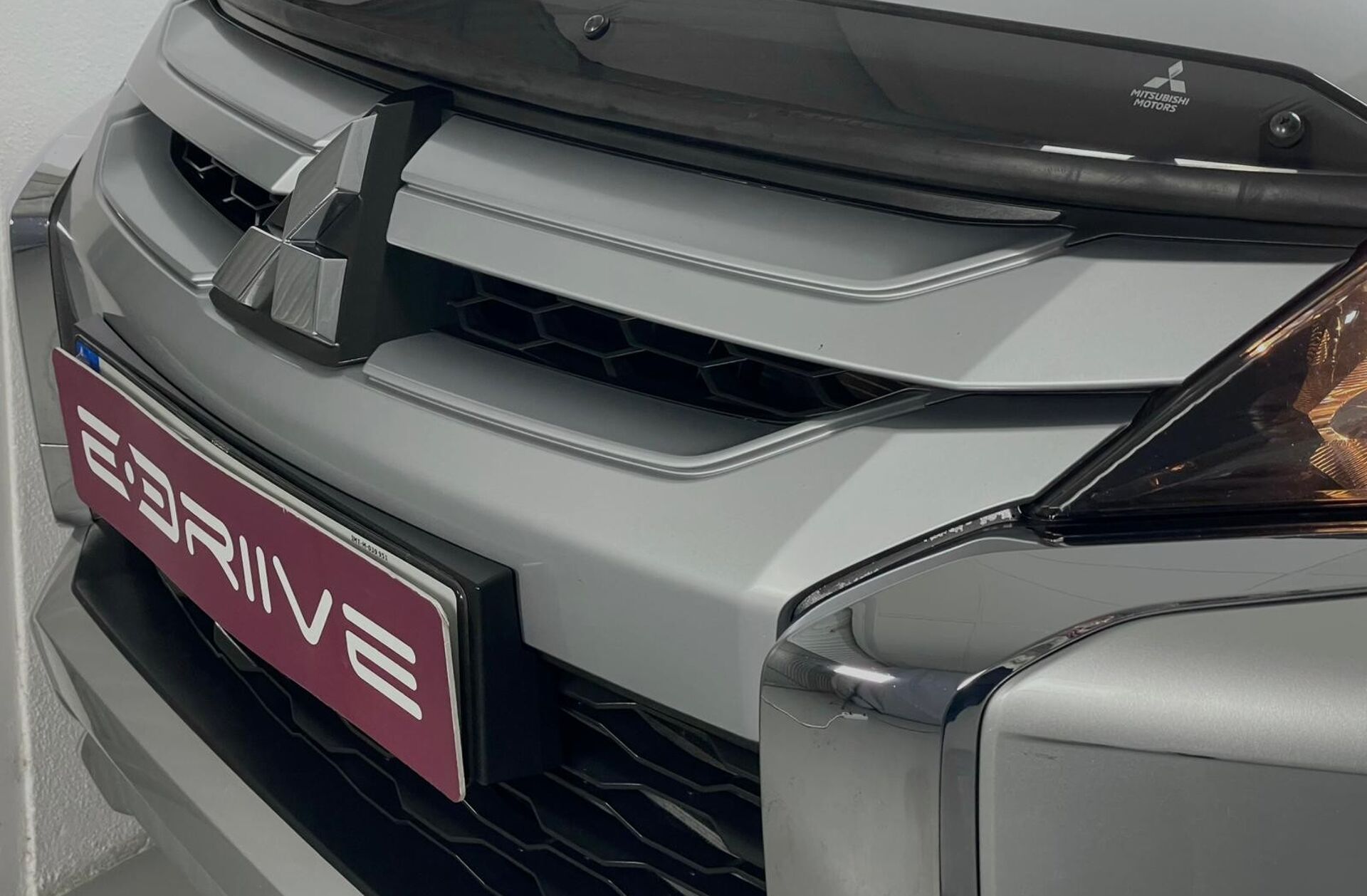 MITSUBISHI L 200 2.3 DI-D Strakar Space Cab Connect Edition 4WD