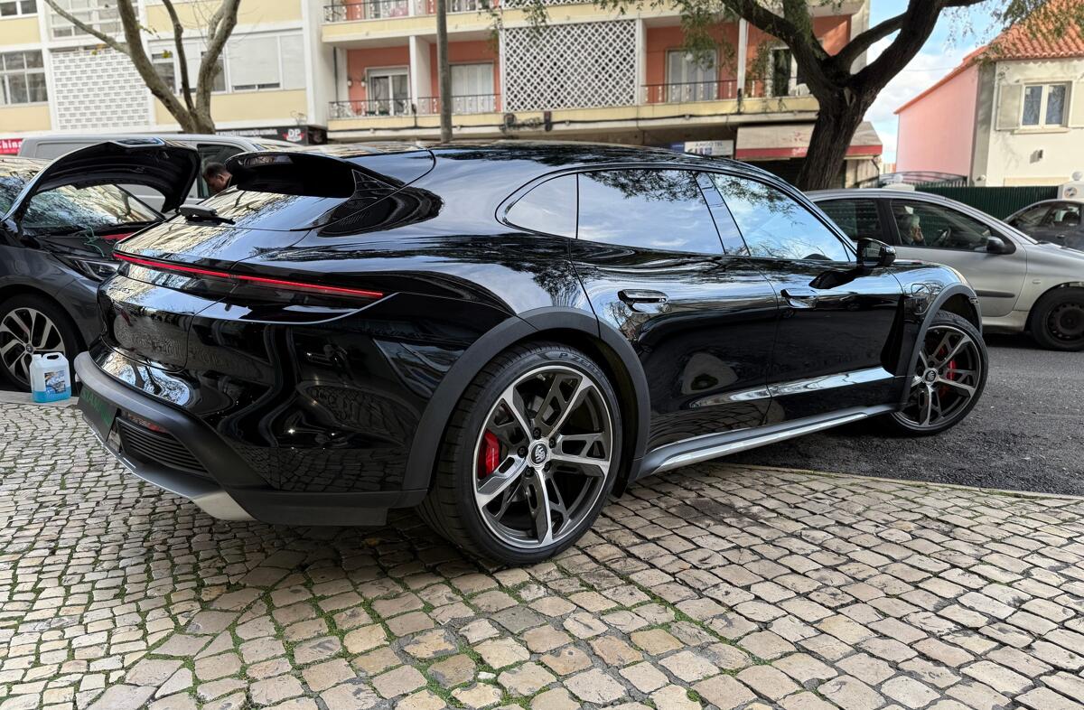 PORSCHE Taycan ST 4S