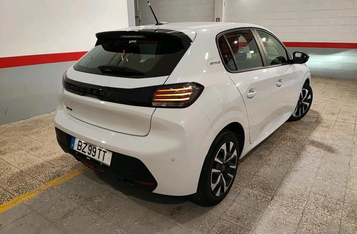 PEUGEOT 208 1.2 Style