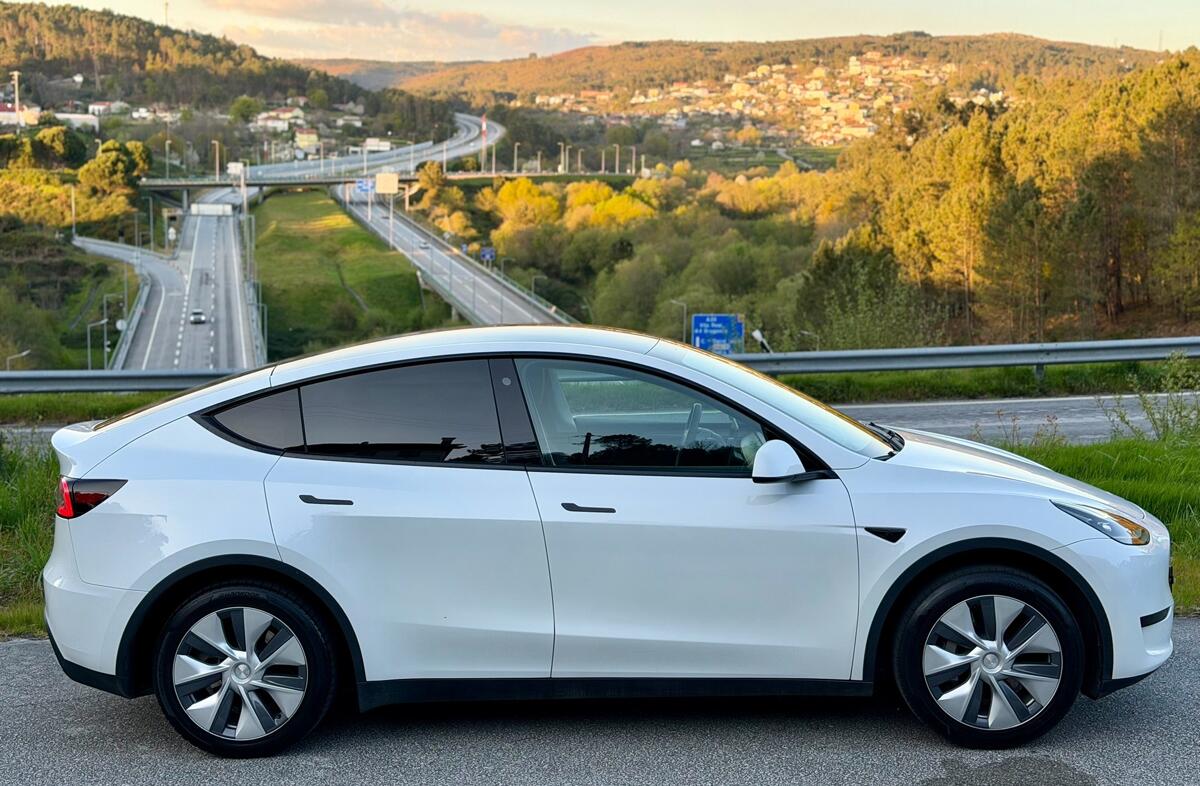 TESLA Model Y Tração Traseira