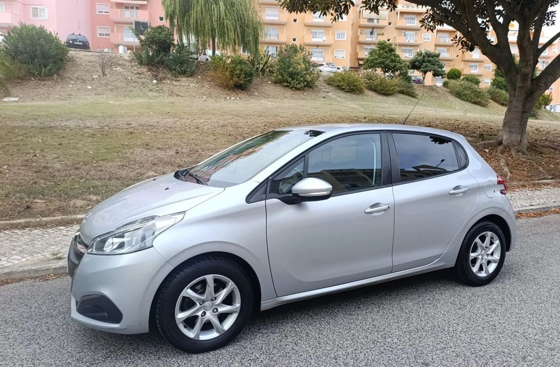PEUGEOT 208 1.6 BlueHDi Style