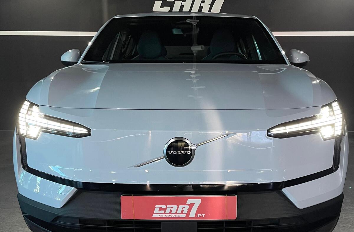 VOLVO EX30 69 kWh Single Motor Extended Range Core