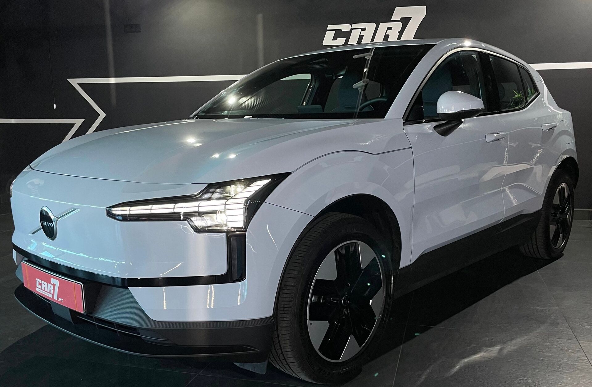 VOLVO EX30 69 kWh Single Motor Extended Range Core