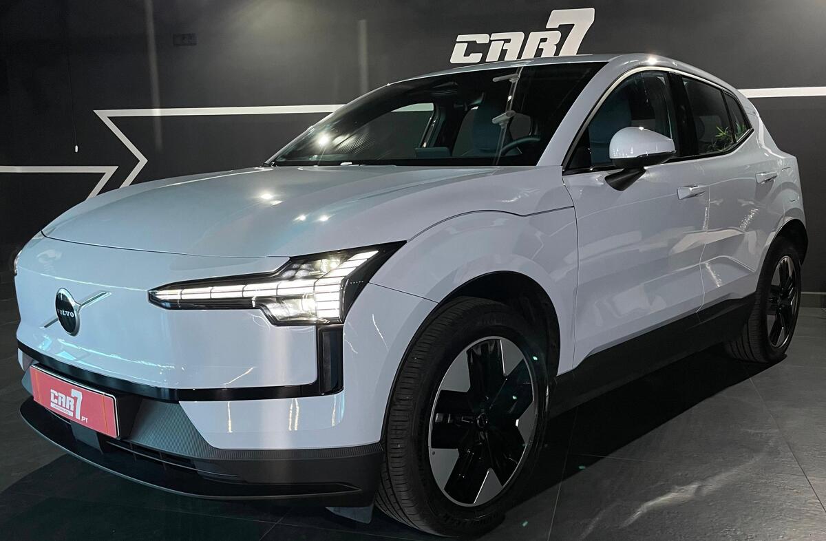 VOLVO EX30 69 kWh Single Motor Extended Range Core