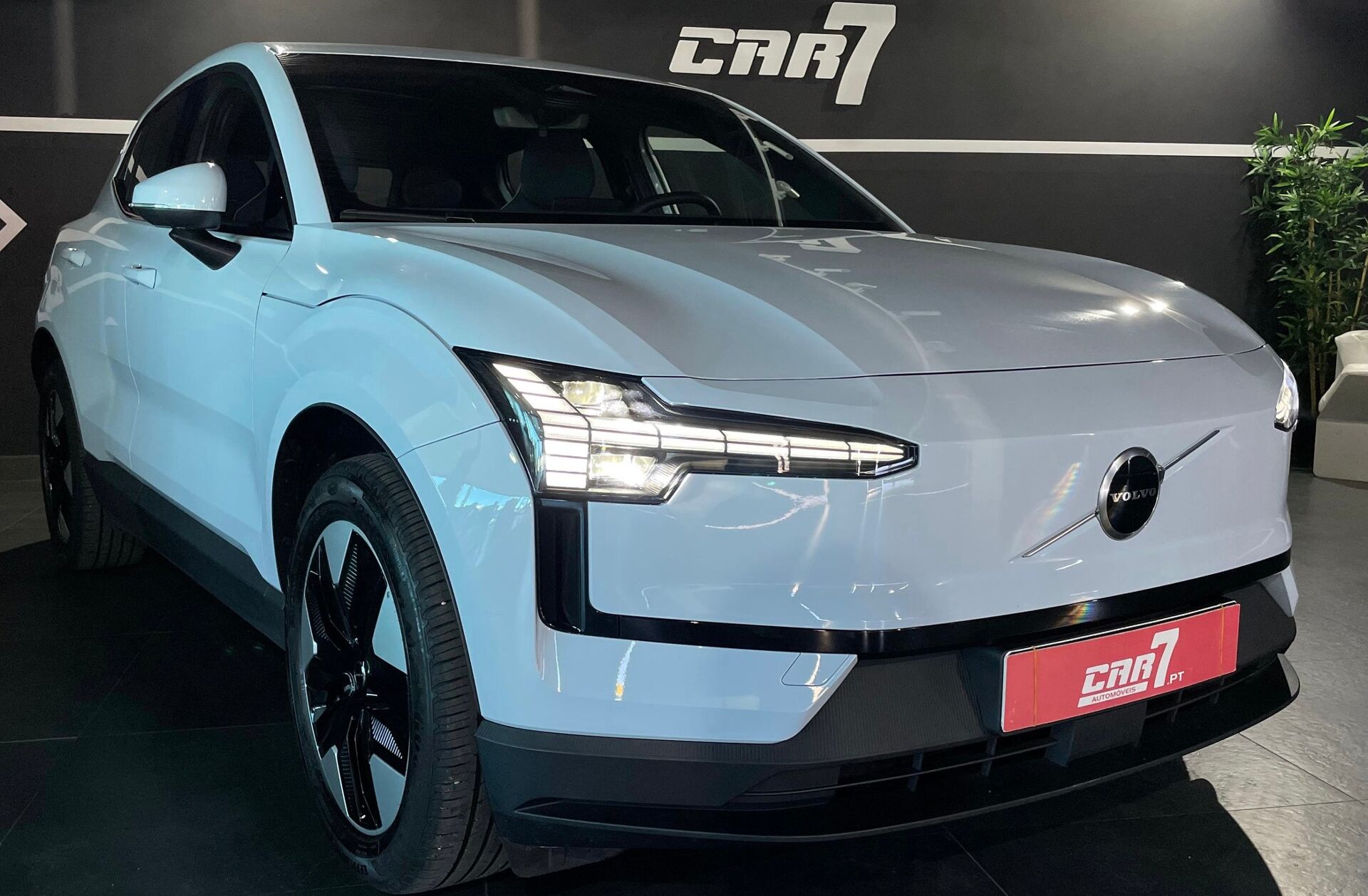 VOLVO EX30 69 kWh Single Motor Extended Range Core