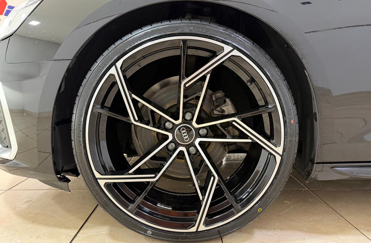 AUDI A4 35 TDI S line S tronic