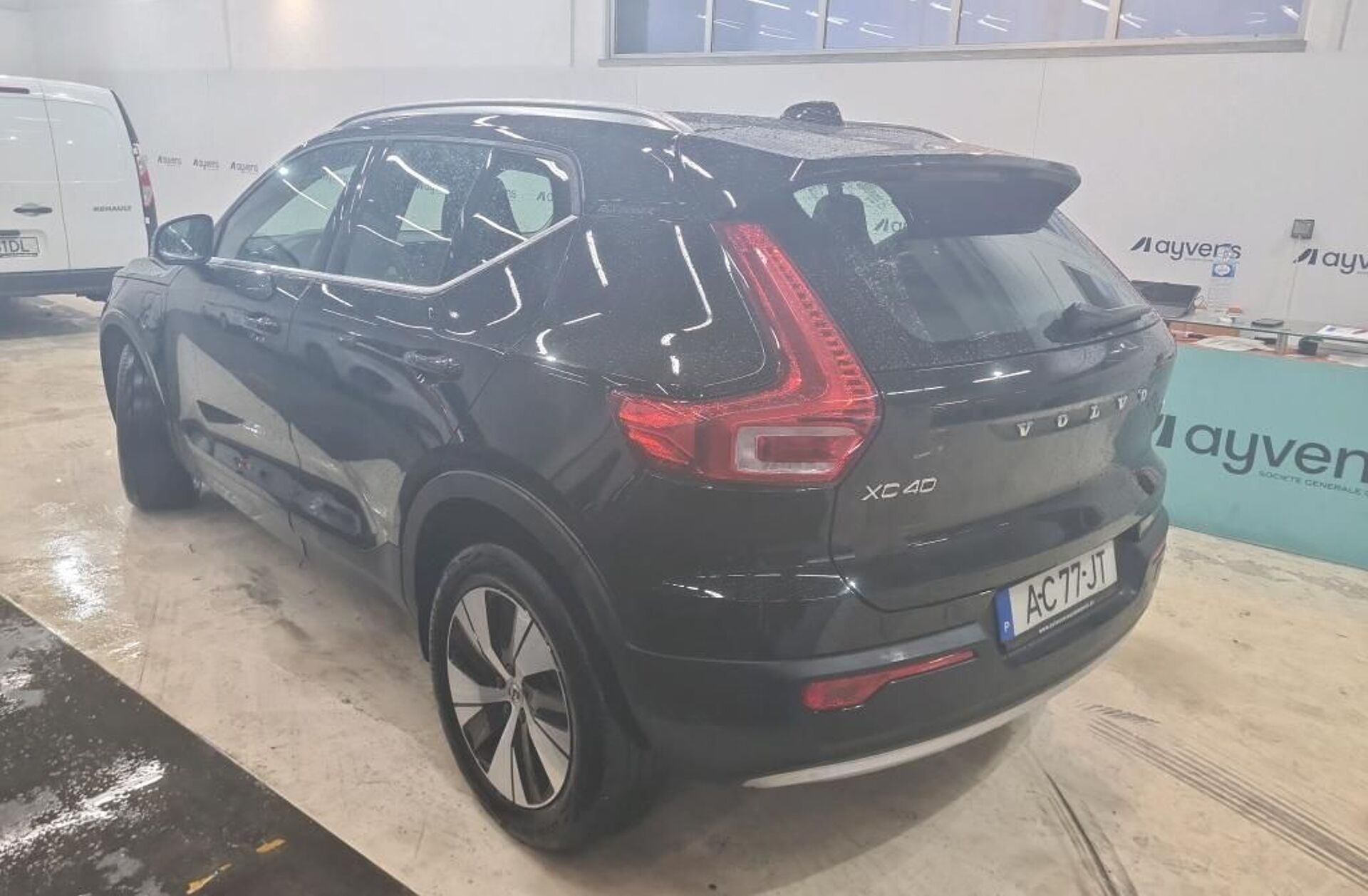 VOLVO XC40 1.5 T5 PHEV Momentum Plus