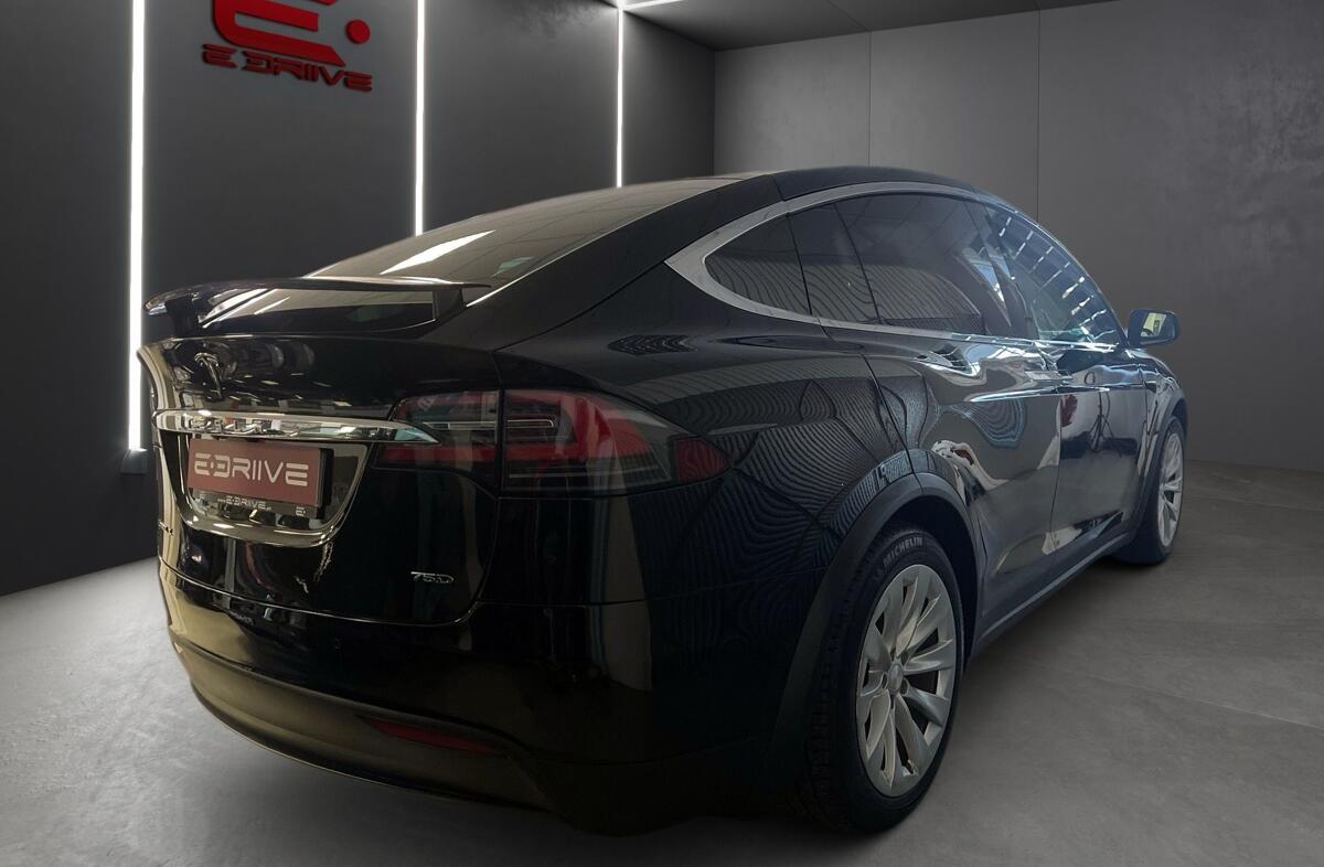 TESLA Model X 75D