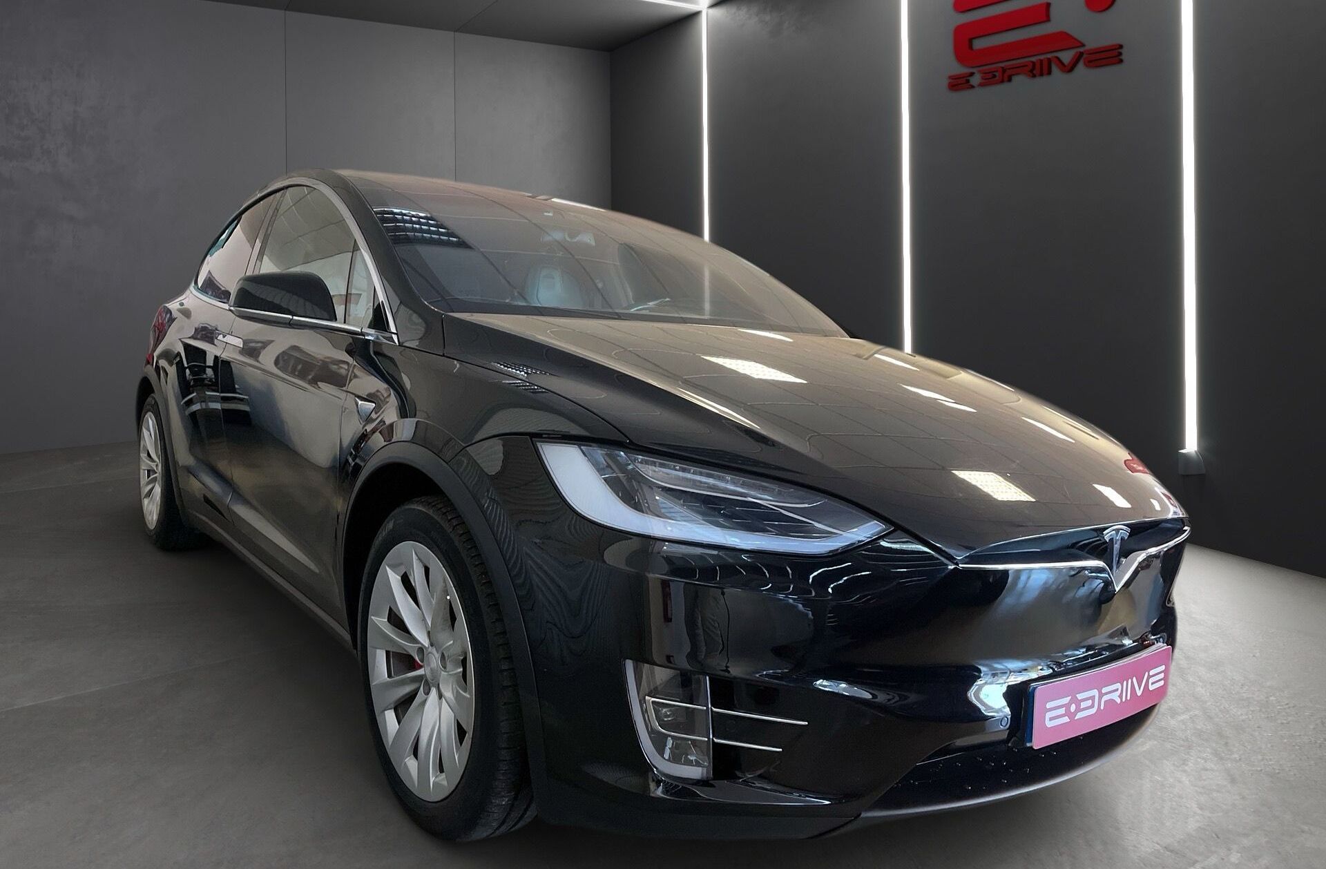 TESLA Model X 75D