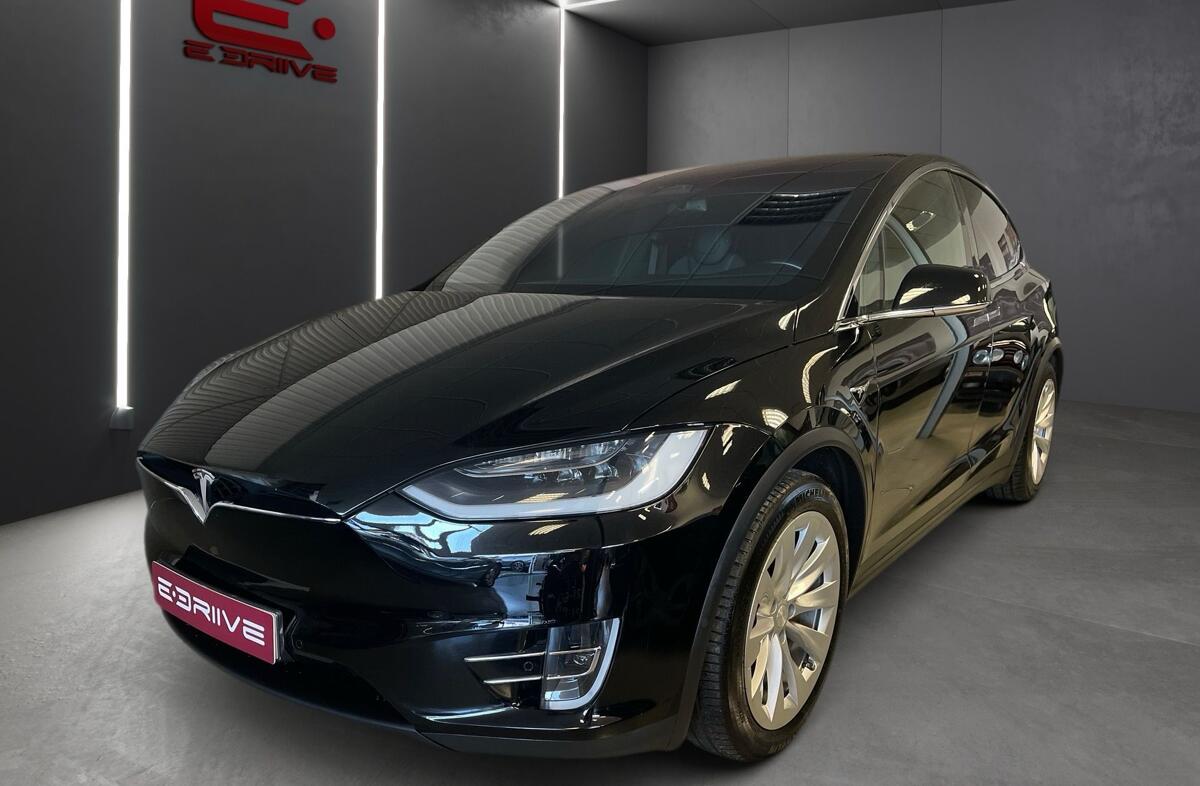 TESLA Model X 75D