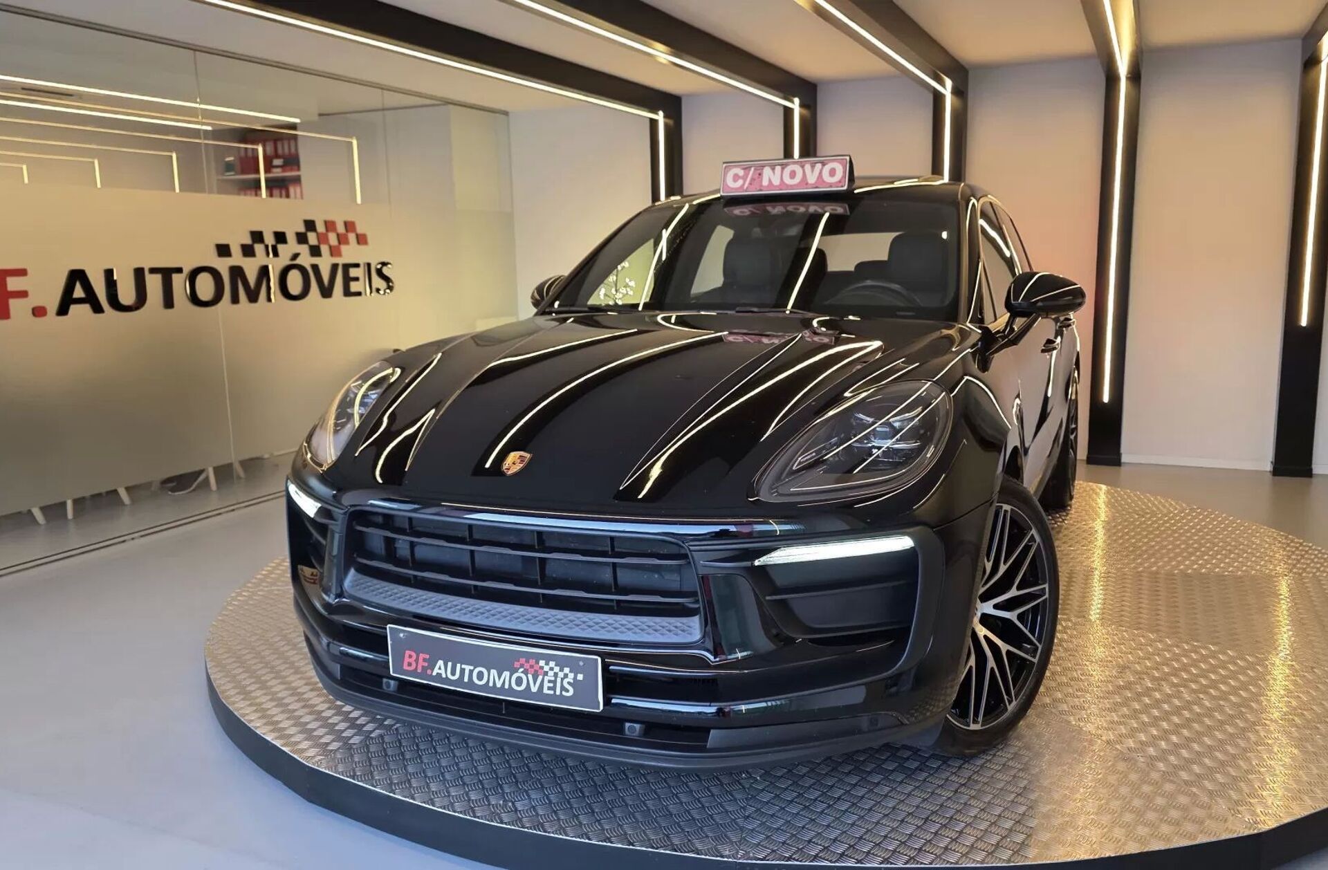 PORSCHE Macan T