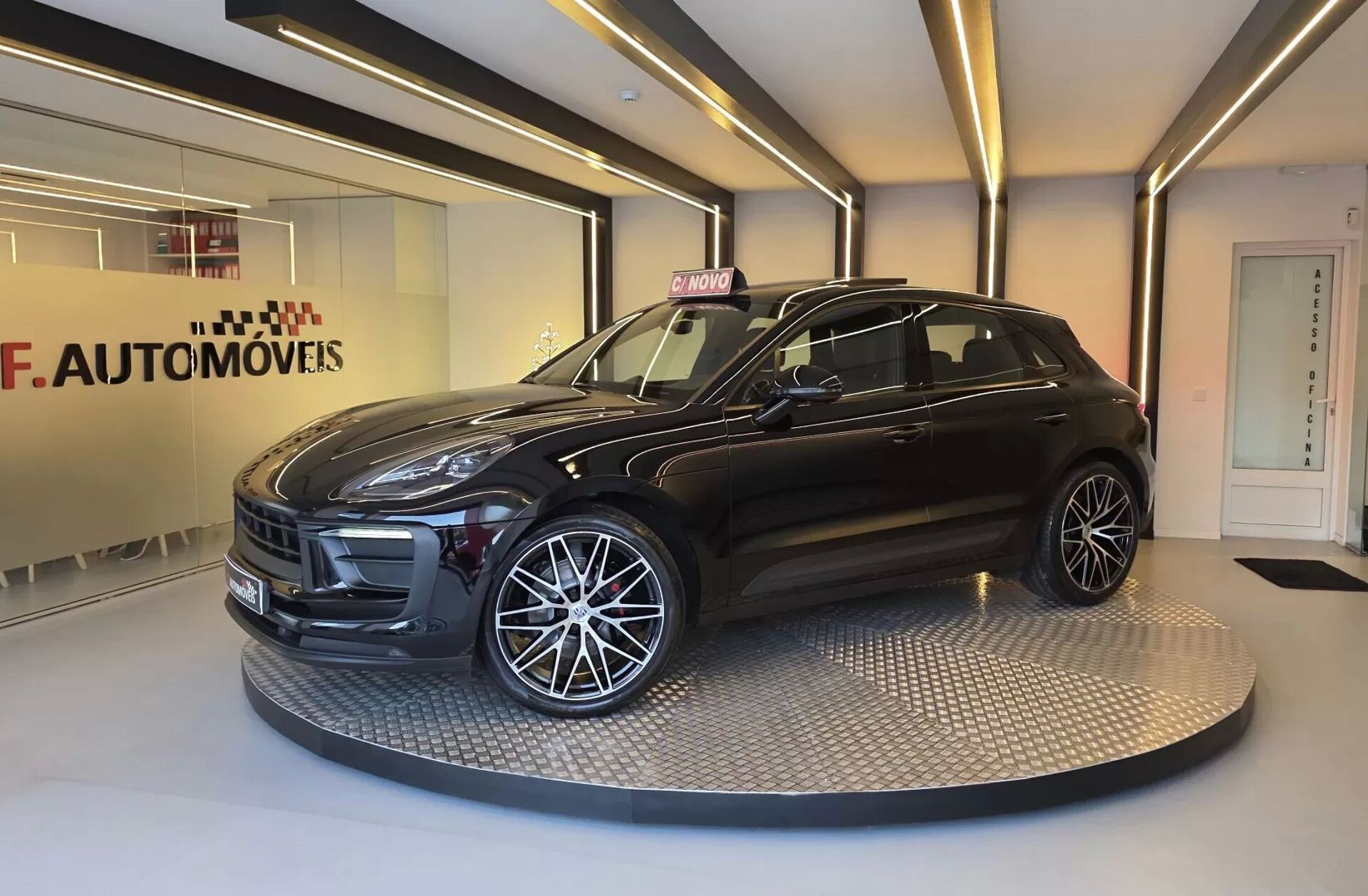 PORSCHE Macan T